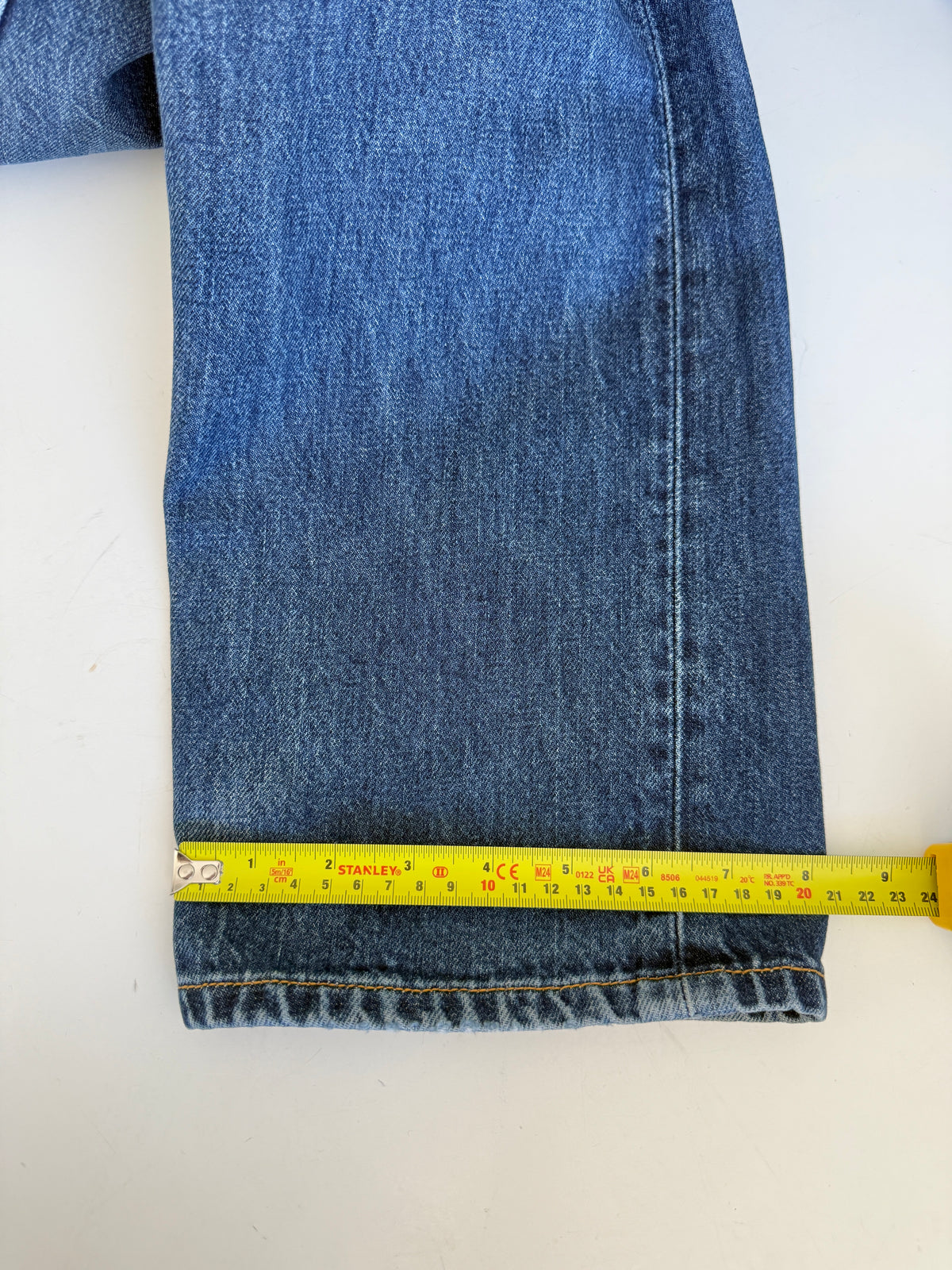 W33 L33 vintage Levis 501 dark blue 33” measured waist Y2K levis 501s