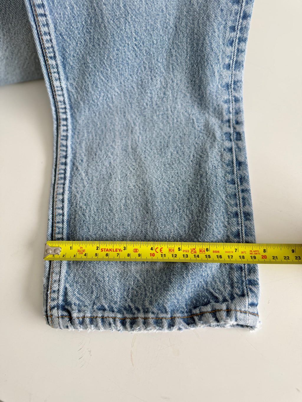 W28 L32 vintage Levis 501 27/28” measured medium light blue faded 80s USA Levi’s 501s golden buttons