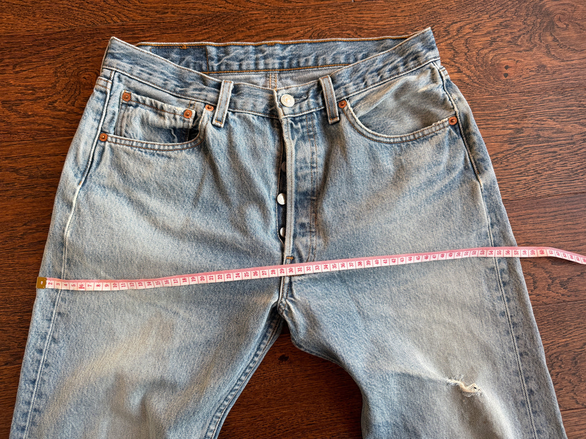 Soft W31 L29 vintage Levis 501s 31” measured medium light blue faded 90s 501s