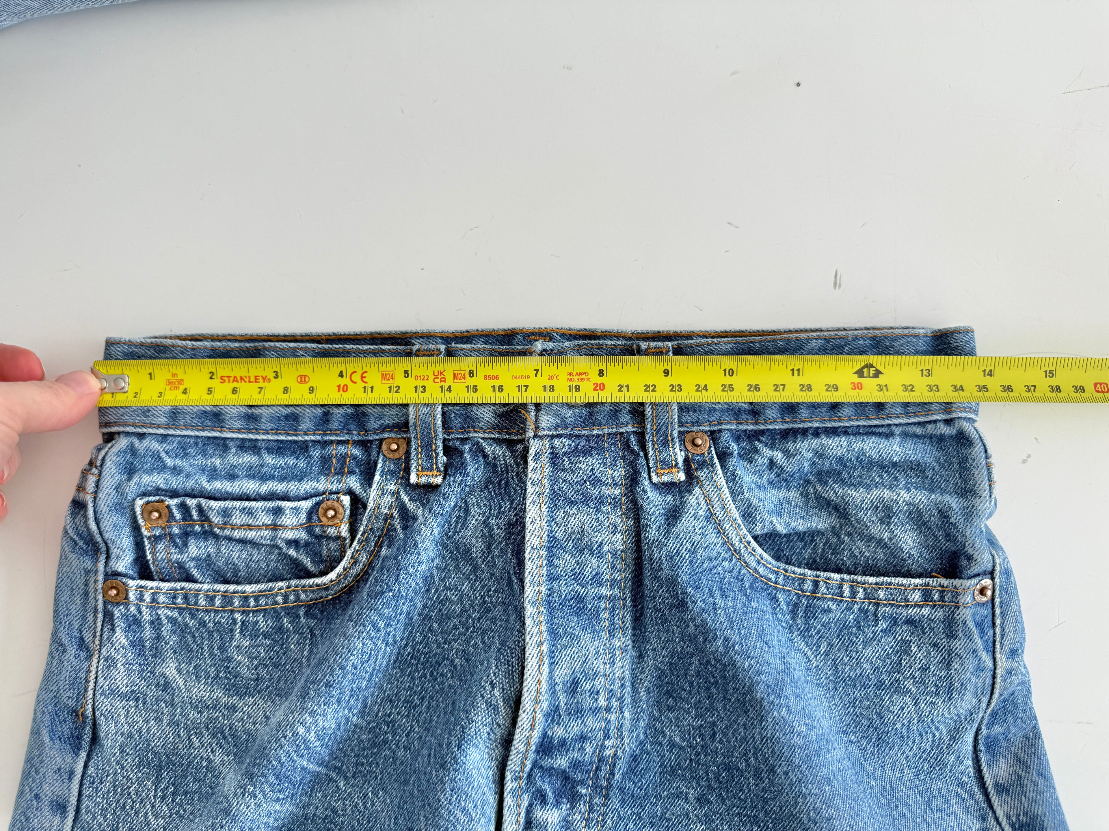 W26 L24 vintage Levis 501 25/26” dark blue faded Levi’s 501s USA 80s