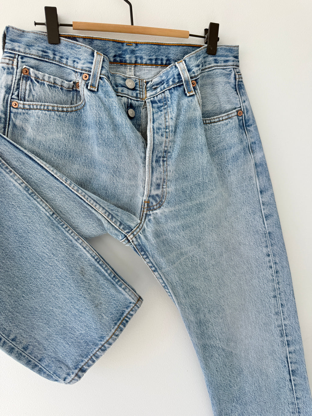 W31 L30 vintage Levis 501 30/31” measured waist medium faded blue 501s amazing fade 90s USA denim