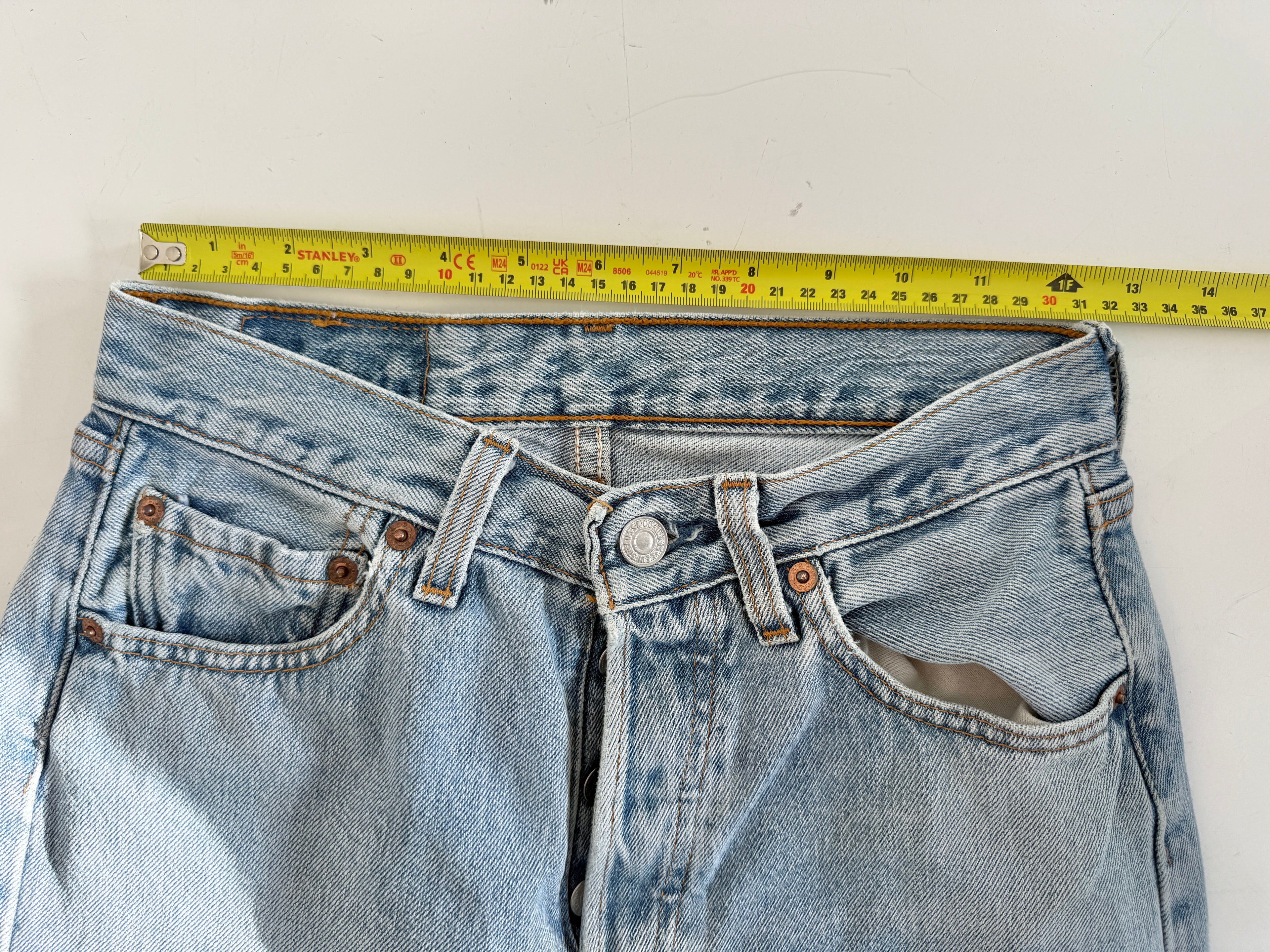 W25 L33 vintage Levis 501s 24/25” medium blue denim Levi’s 501s 90s USA