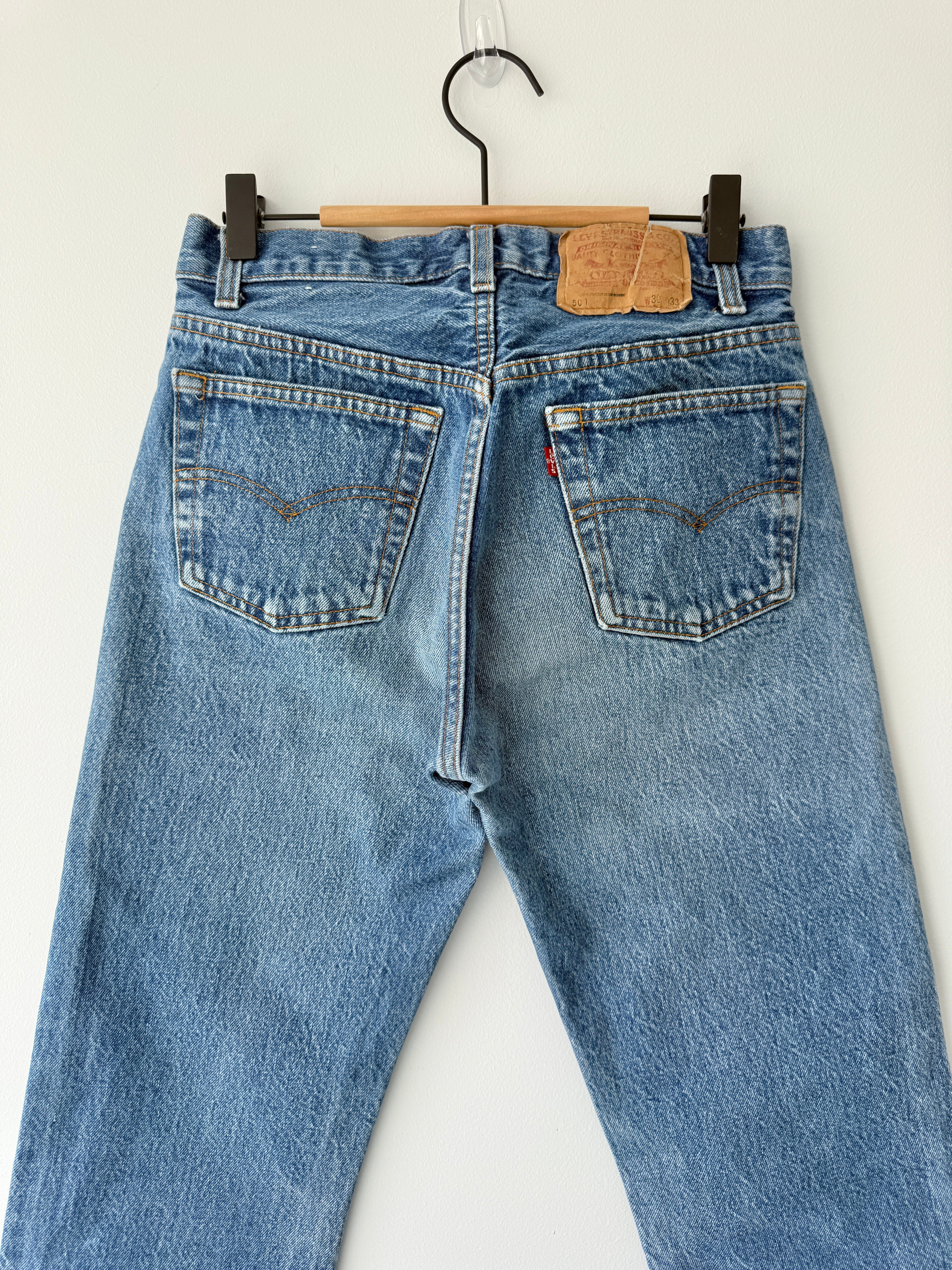 W26 L24 vintage Levis 501 25/26” dark blue faded Levi’s 501s USA 80s