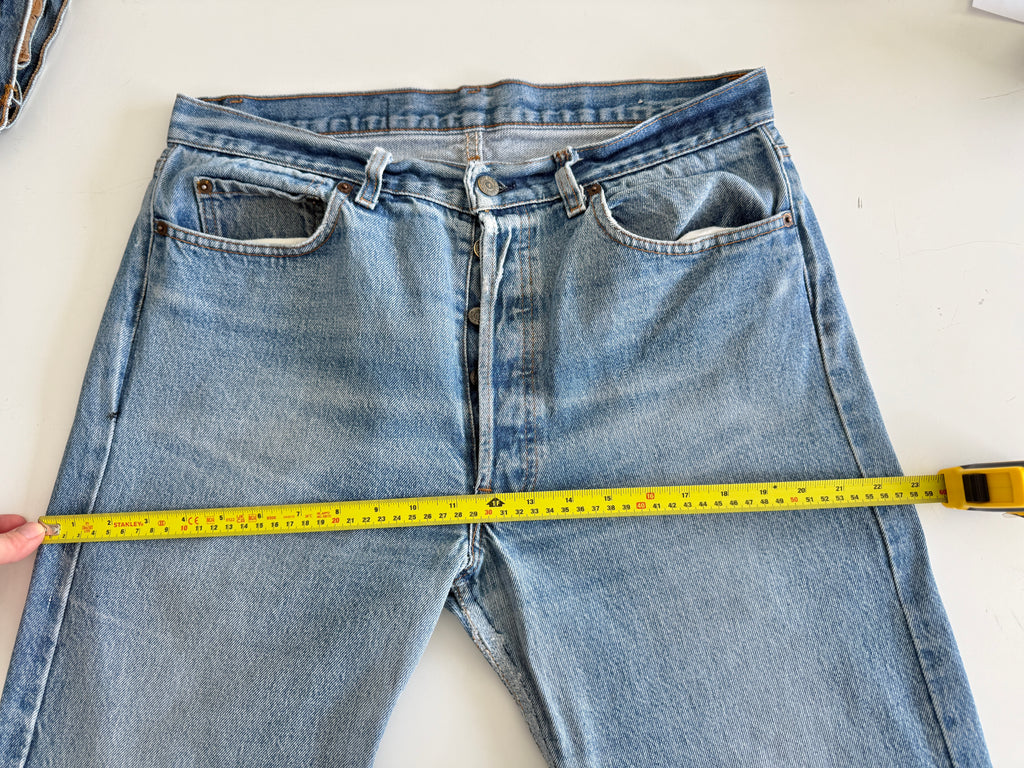 W34 L30 vintage Levis 501 33-34” measured dark faded blue denim 80s Levi’s 501s USA