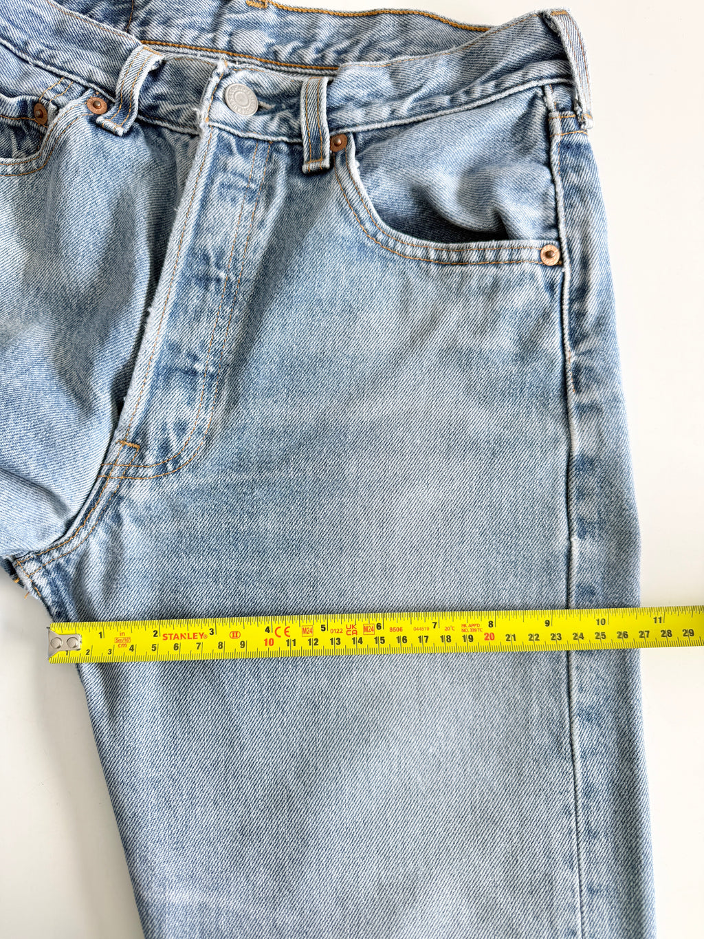 W26 L29 vintage Levis 501s 25/26” light medium blue denim Levi’s 501s 90s USA