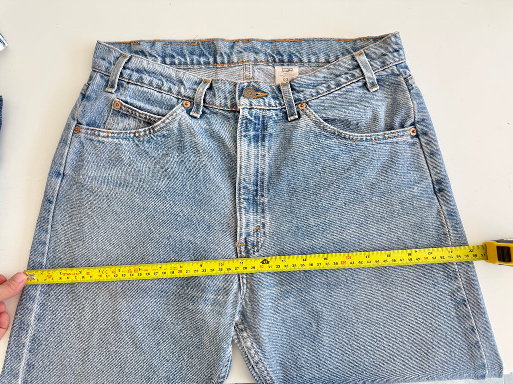 W31 L31 vintage Levis 505 30/32” measured waist medium blue faded  90s 505s