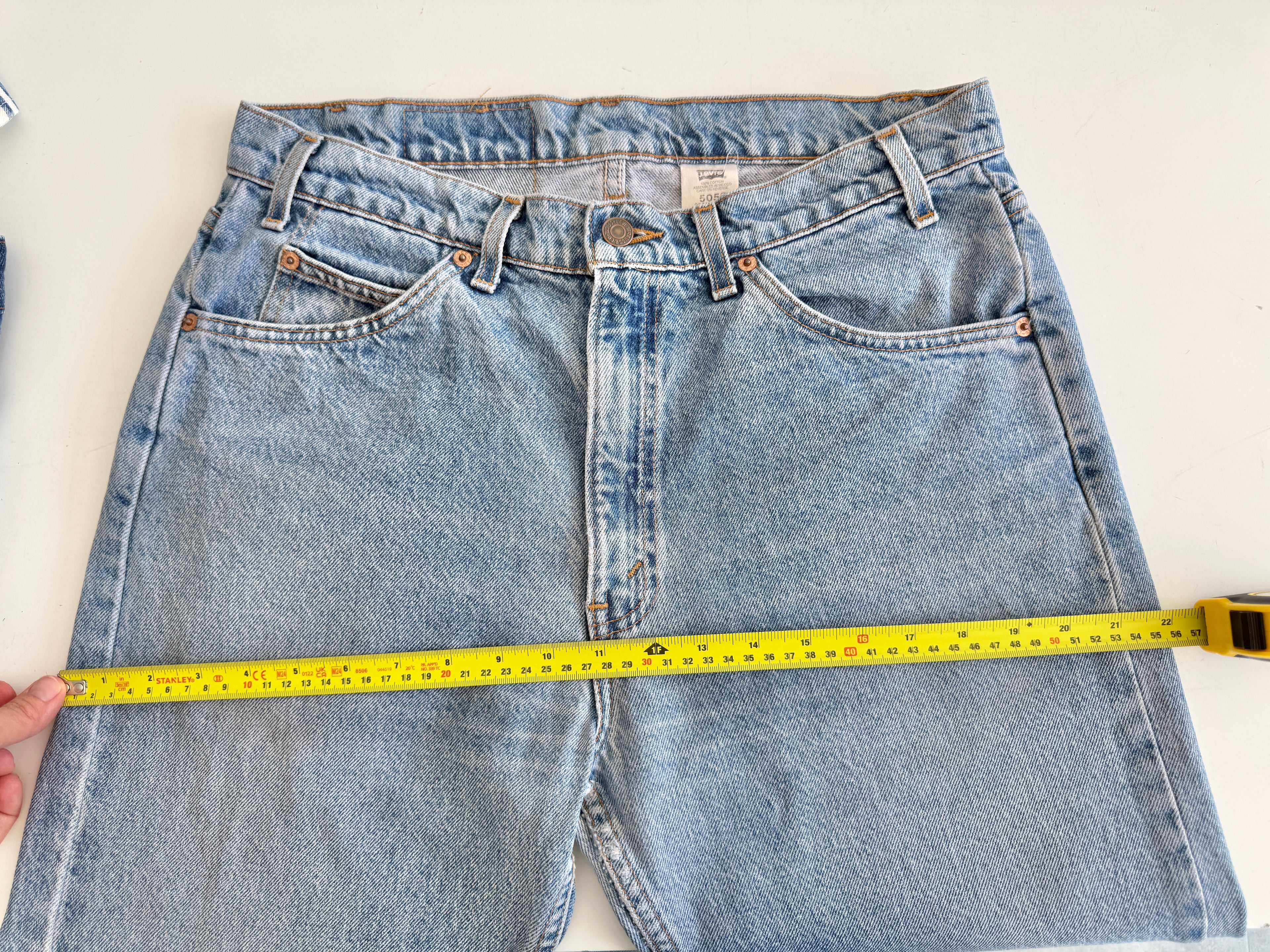 W31 L31 vintage Levis 505 30/32” measured waist medium blue faded  90s 505s