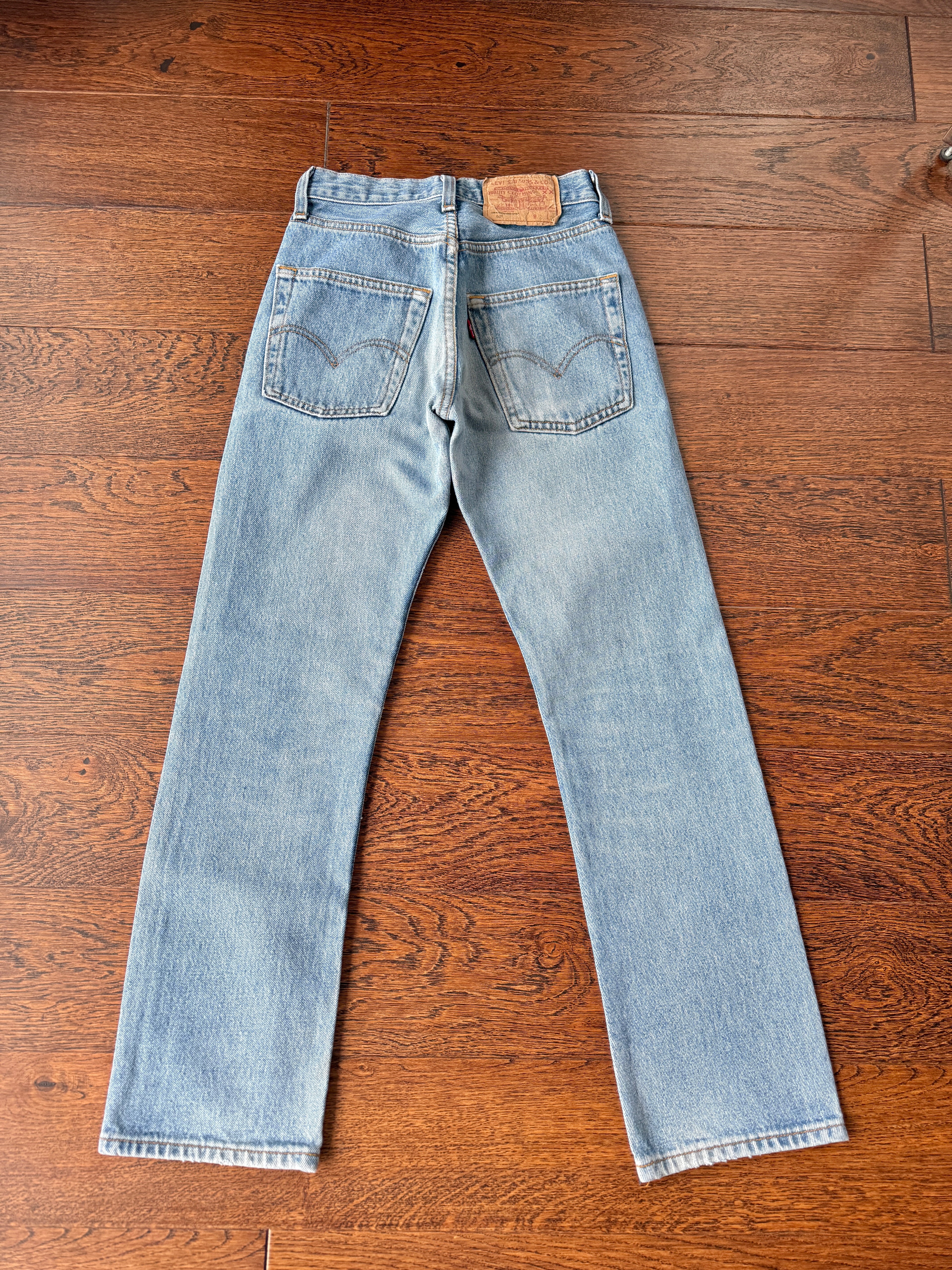 Softer w22 L27 Levis 501 vintage medium blue 90s denim straight leg jeans 501 21”/22” waist (febuk)