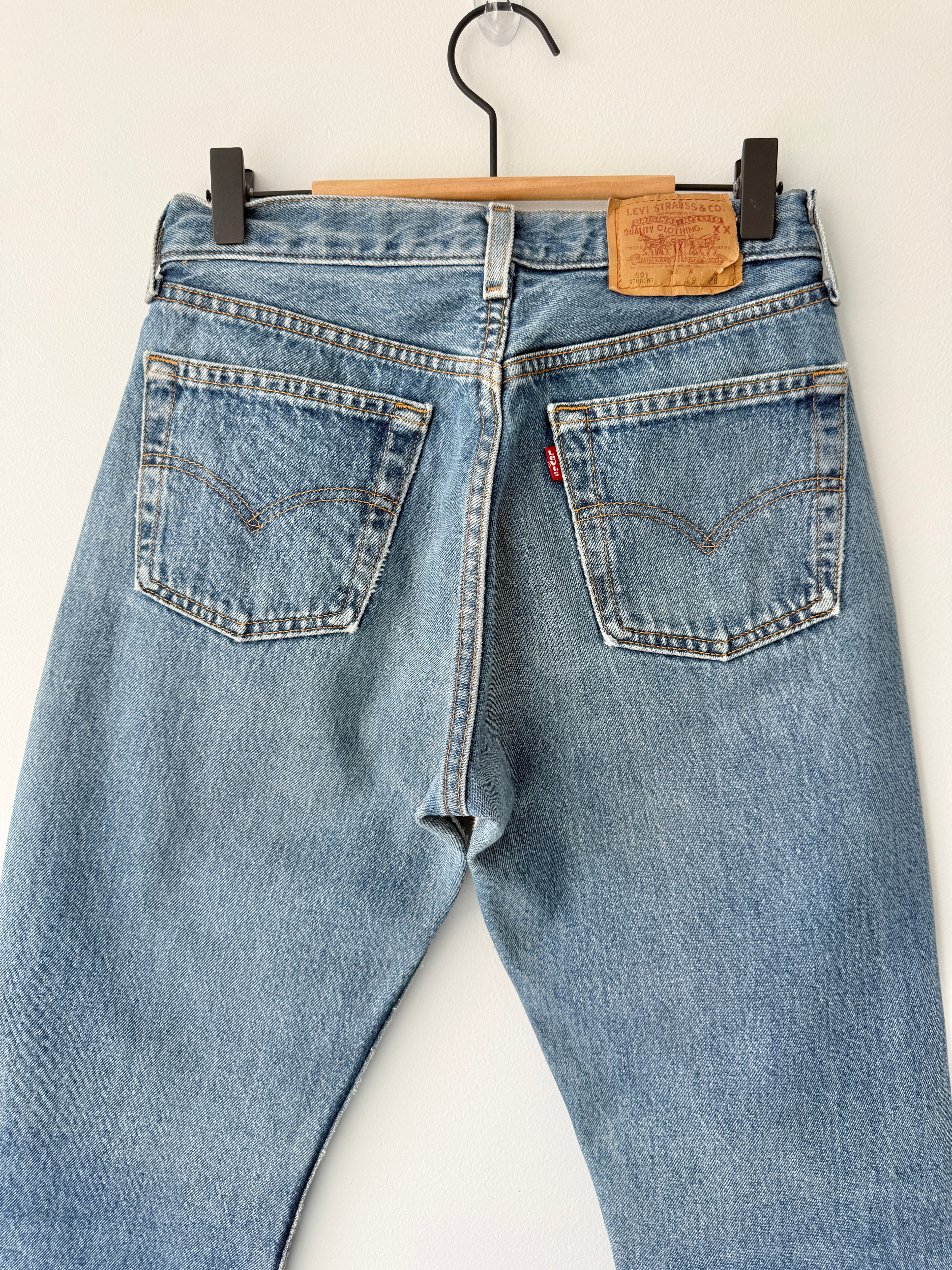 W26 L29 vintage Levis 501s 25/26” medium blue denim Levi’s 501s student fit 90s USA