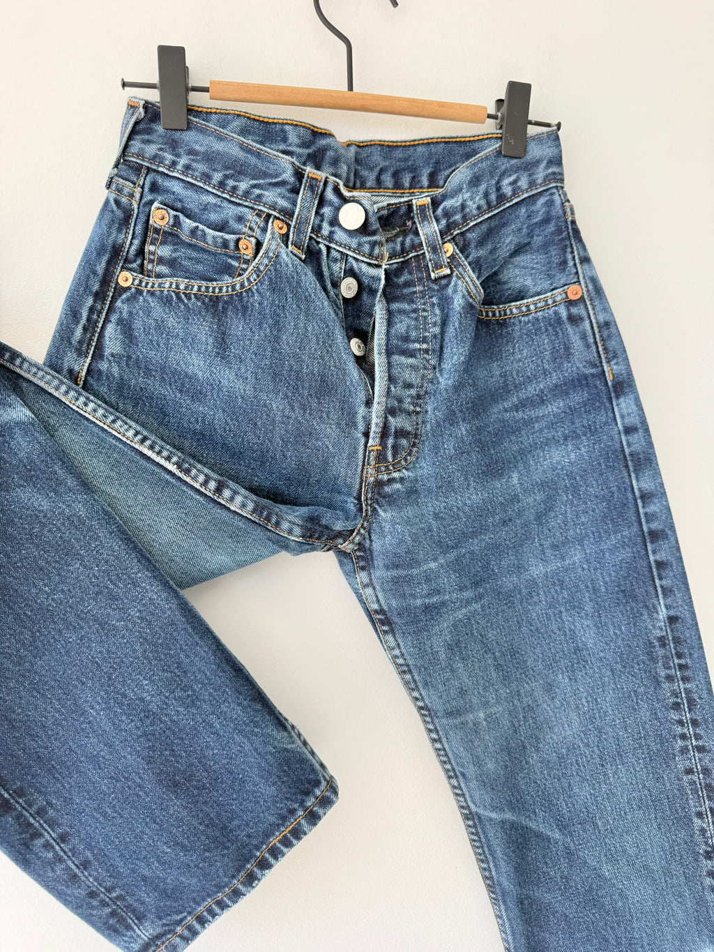 W24 L29 vintage Levis 501 23/24” measured waist dark indigo faded blue 501s