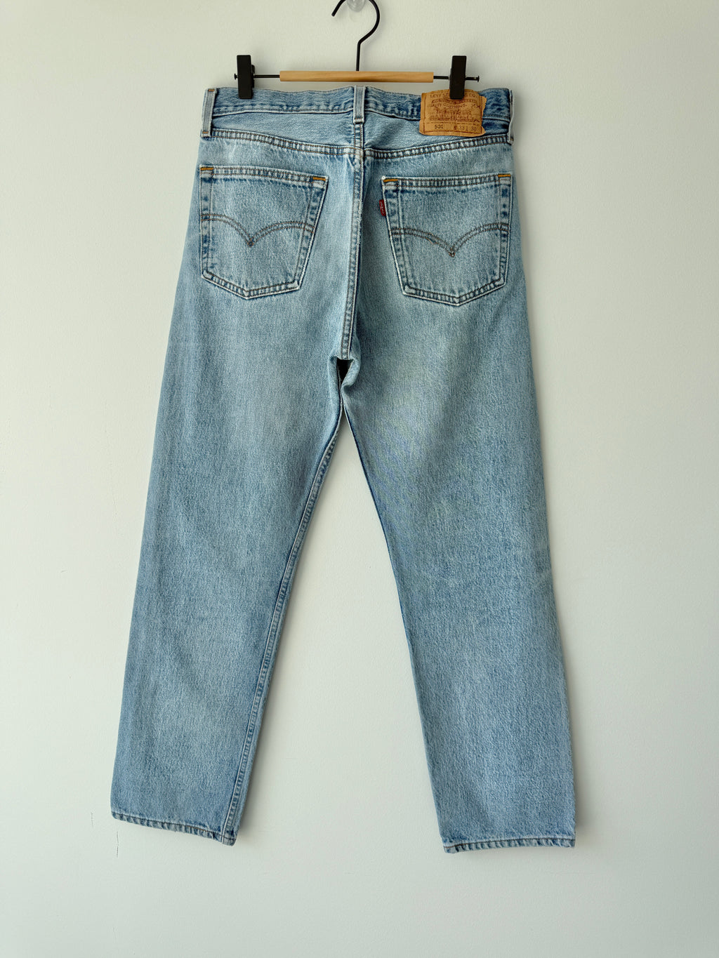 W31 L30 vintage Levis 501 30/31” measured waist medium faded blue 501s amazing fade 90s USA denim