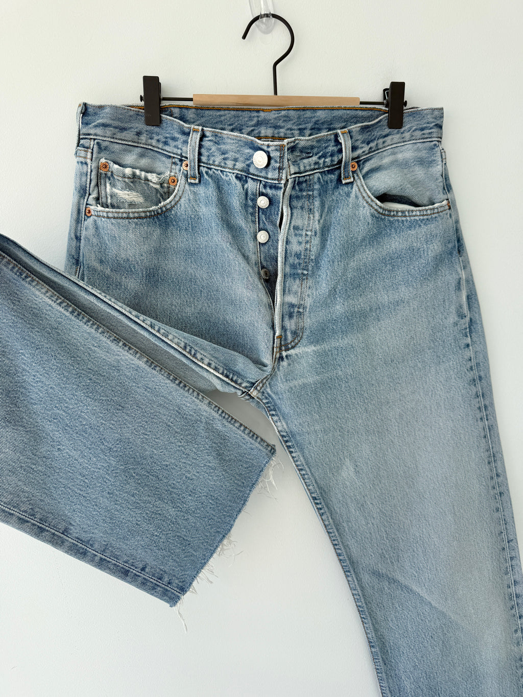 W32 L31 vintage Levis 501s 31/32” measured light medium blue faded 90s 501s