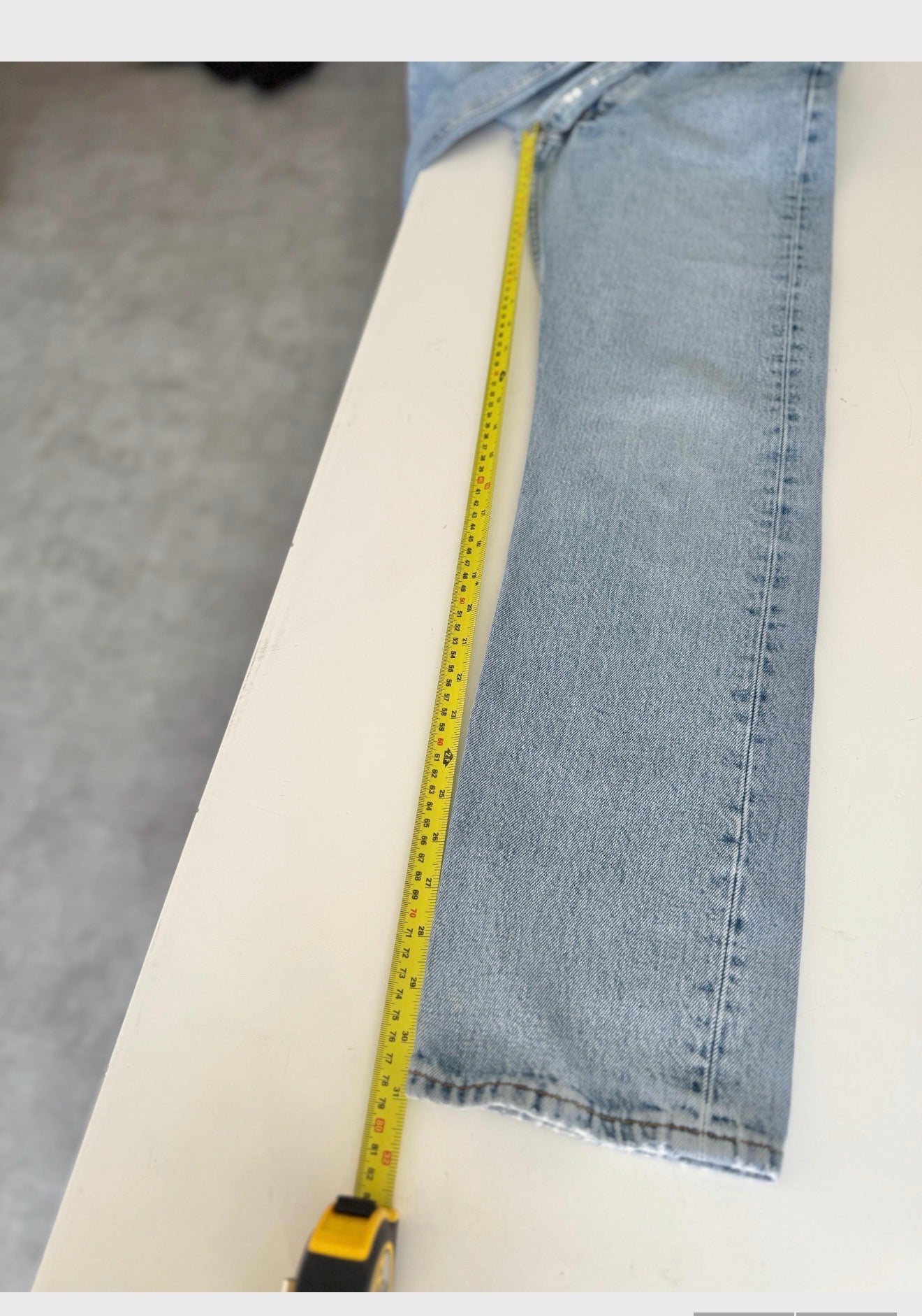 W25 L31 vintage Levis 501 24-25” measured light blue made in 90s -Stephanie