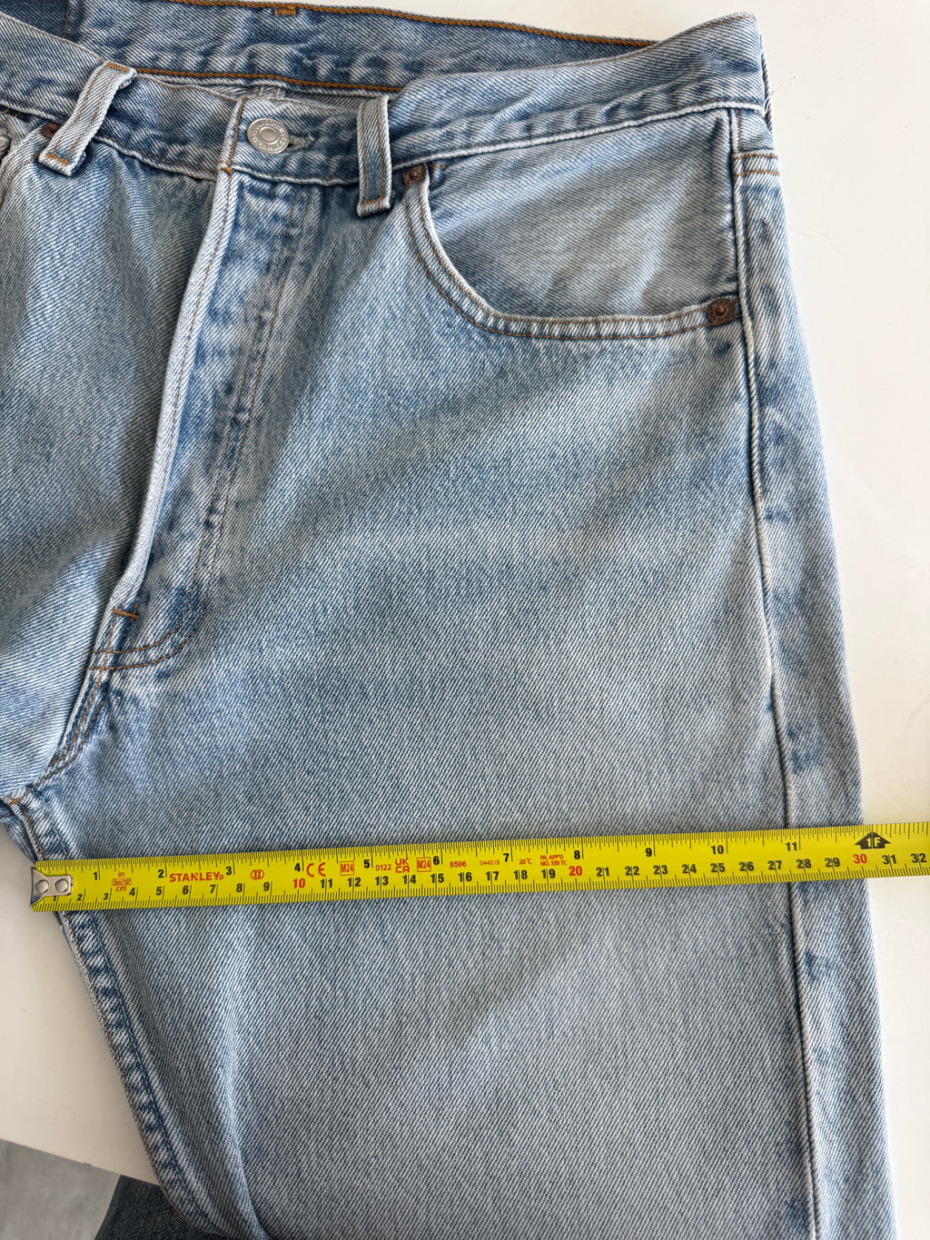 W31 L28 vintage Levis 501 light blue 30/31” measured waist 501s 90s USA