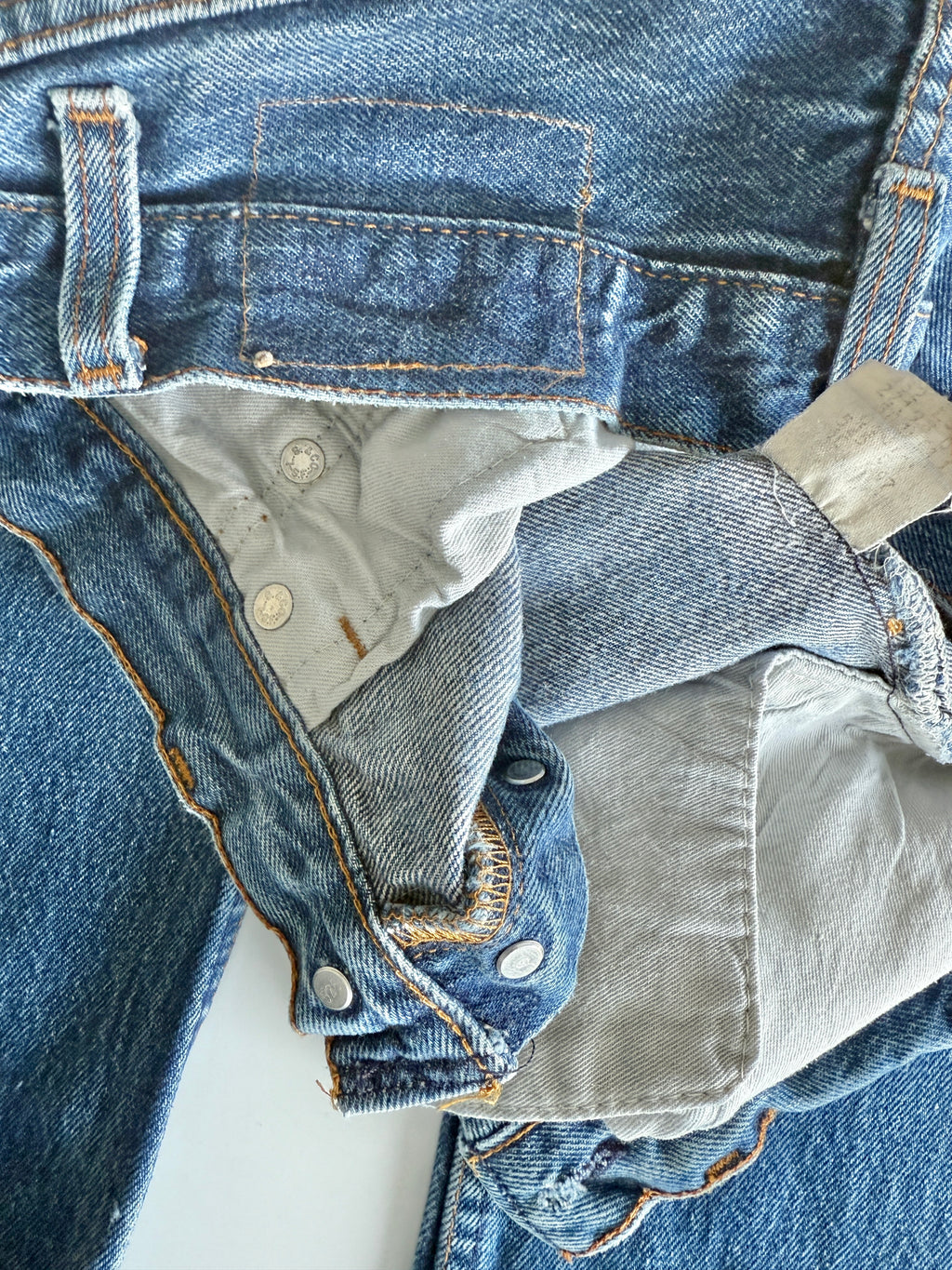 W30 L27 vintage Levis 501 29-30” measured dark raw blue faded made in USA 80s