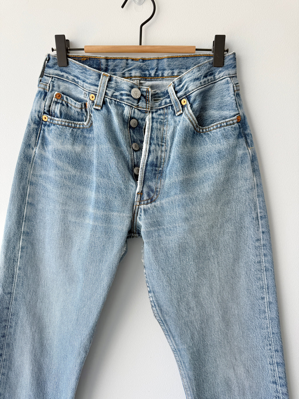 W26 L30 vintage Levis 501 25/26” measured waist medium light blue 501s 90s nl