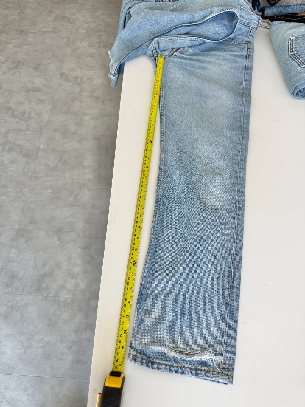 W27 L31 vintage Levis 501 26/27” measured waist medium light blue 501s Y2K nl