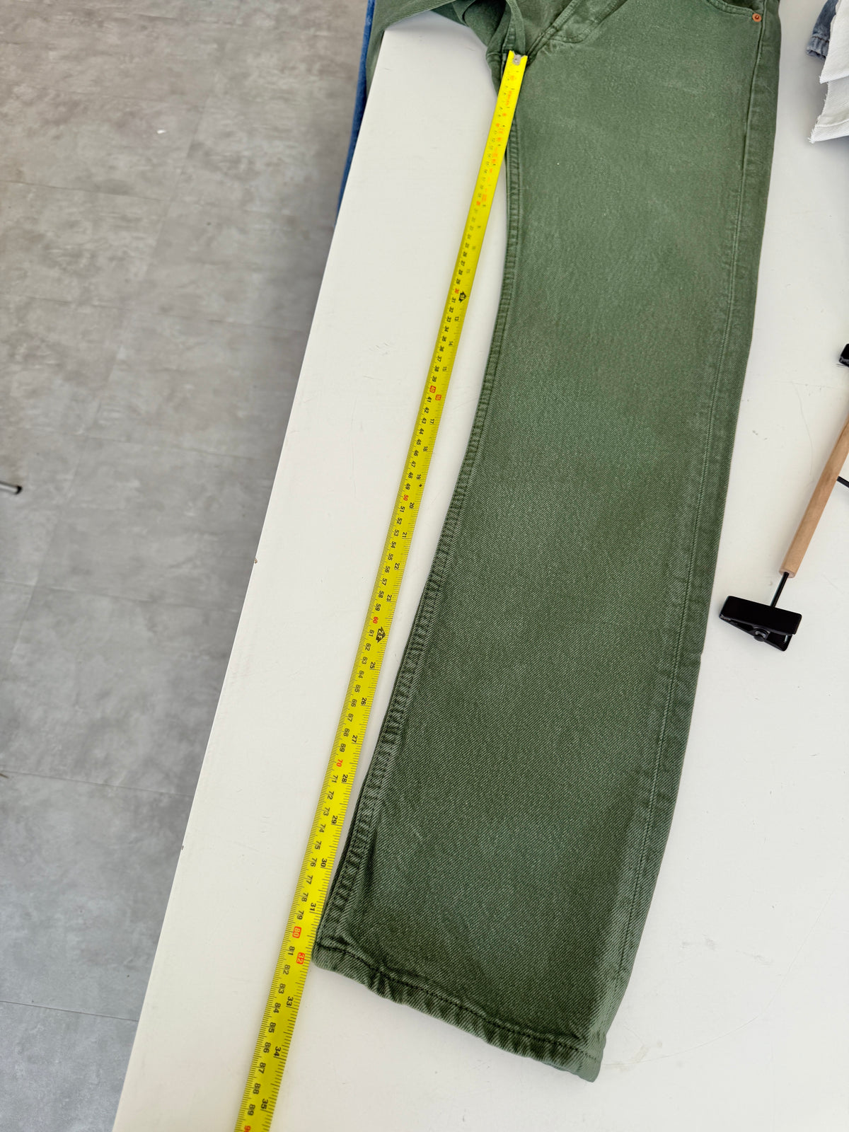 W26 L31 vintage Levis 501 khaki green 25/26” measured waist 501s 90s