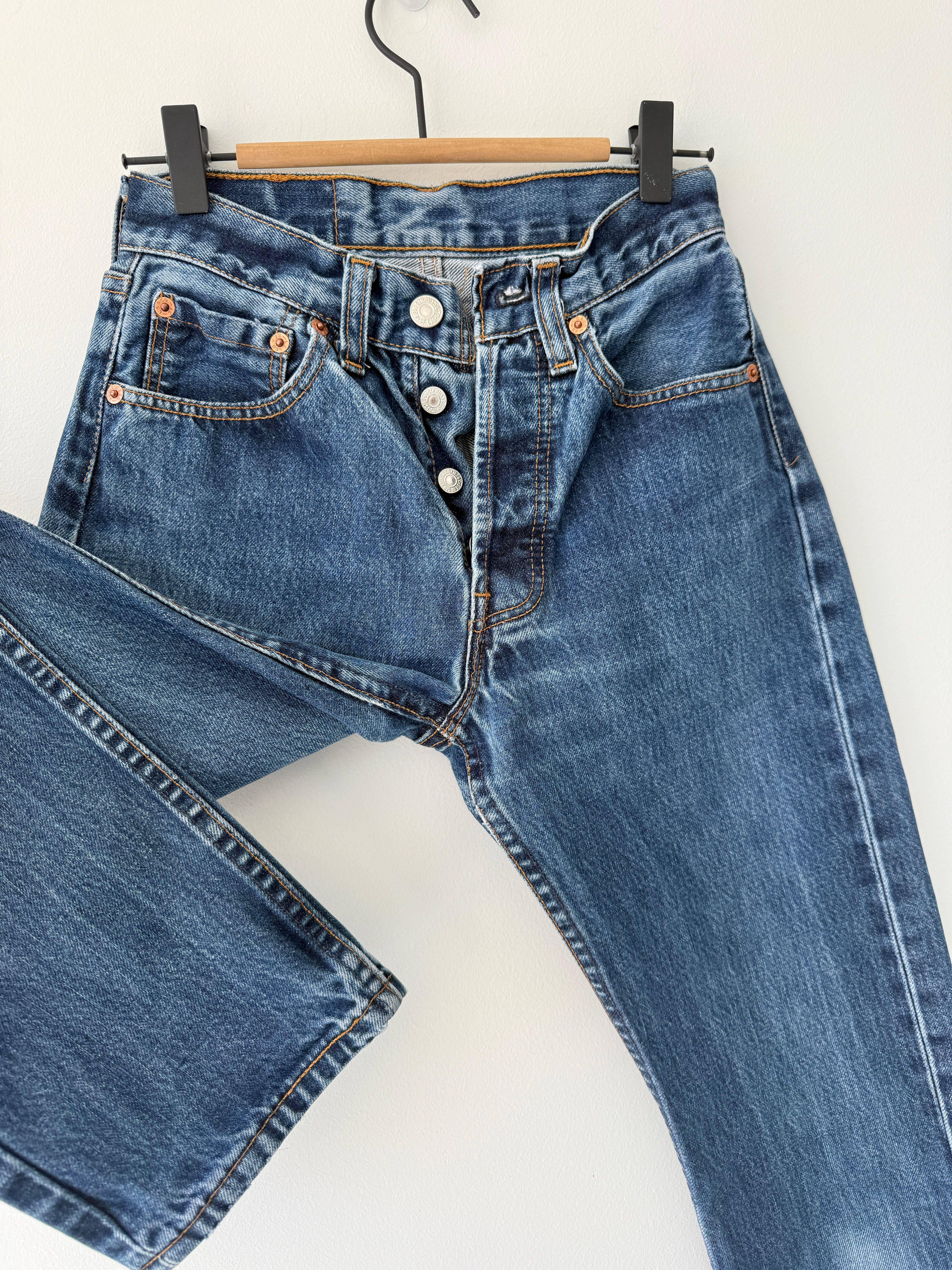 W23 L28 vintage Levis 501 23” measured waist dark indigo faded blue 501s