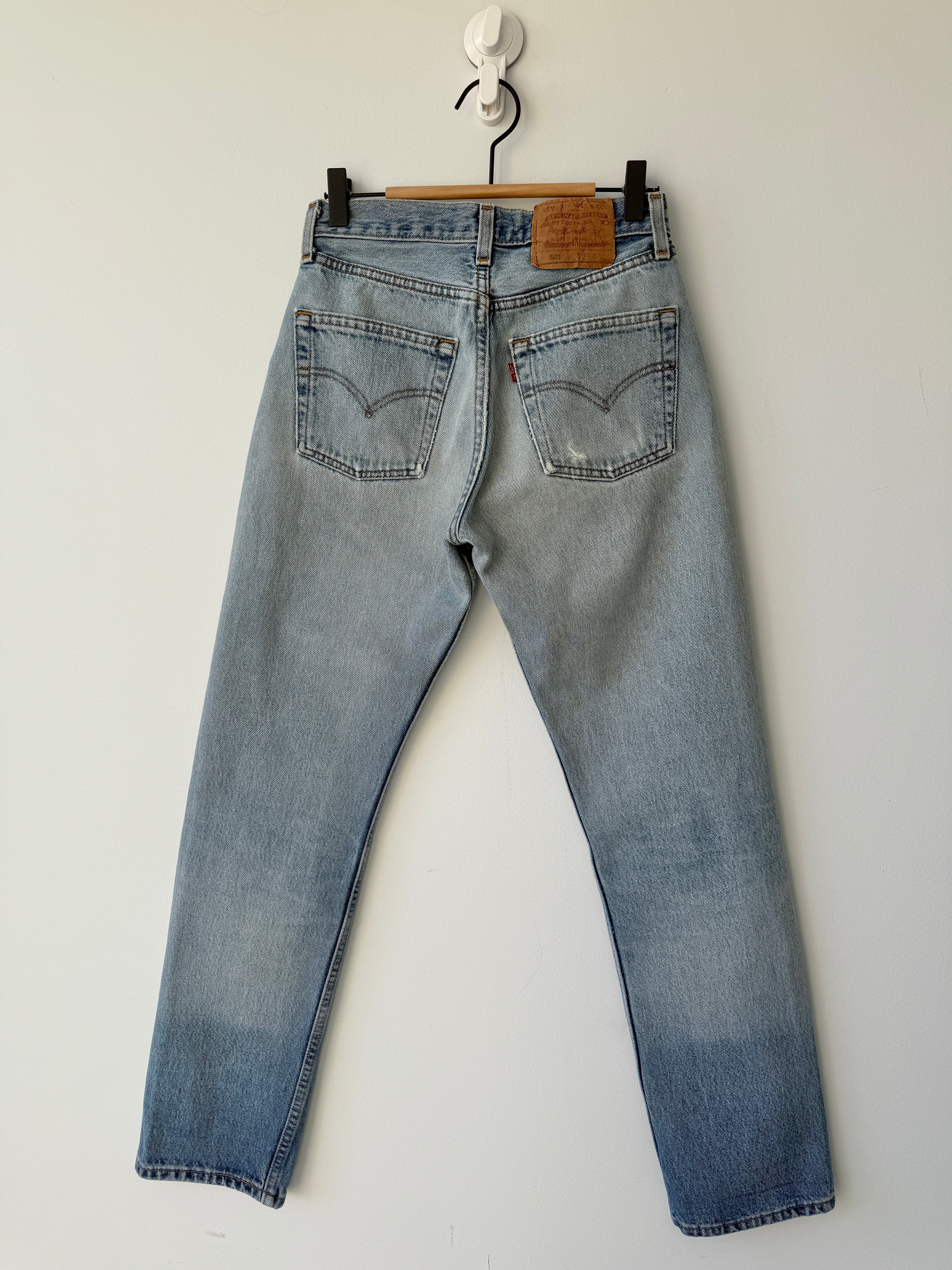 W25 L29 vintage Levis 501 24-25” measured “for women” light blue denim USA y2k
