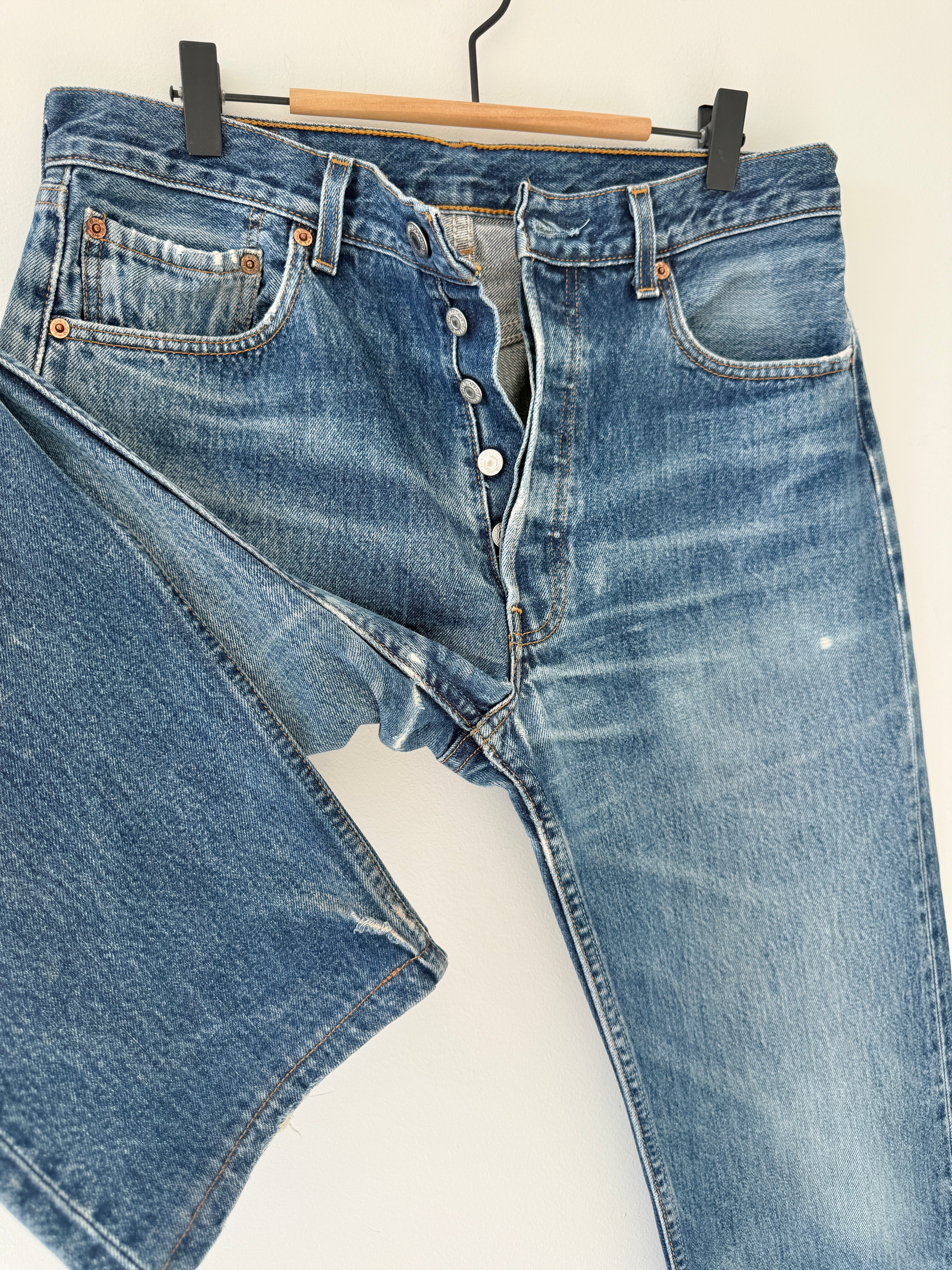 W31 L31 vintage Levis 501 31” measured waist dark blue whiskers Y2K 501s