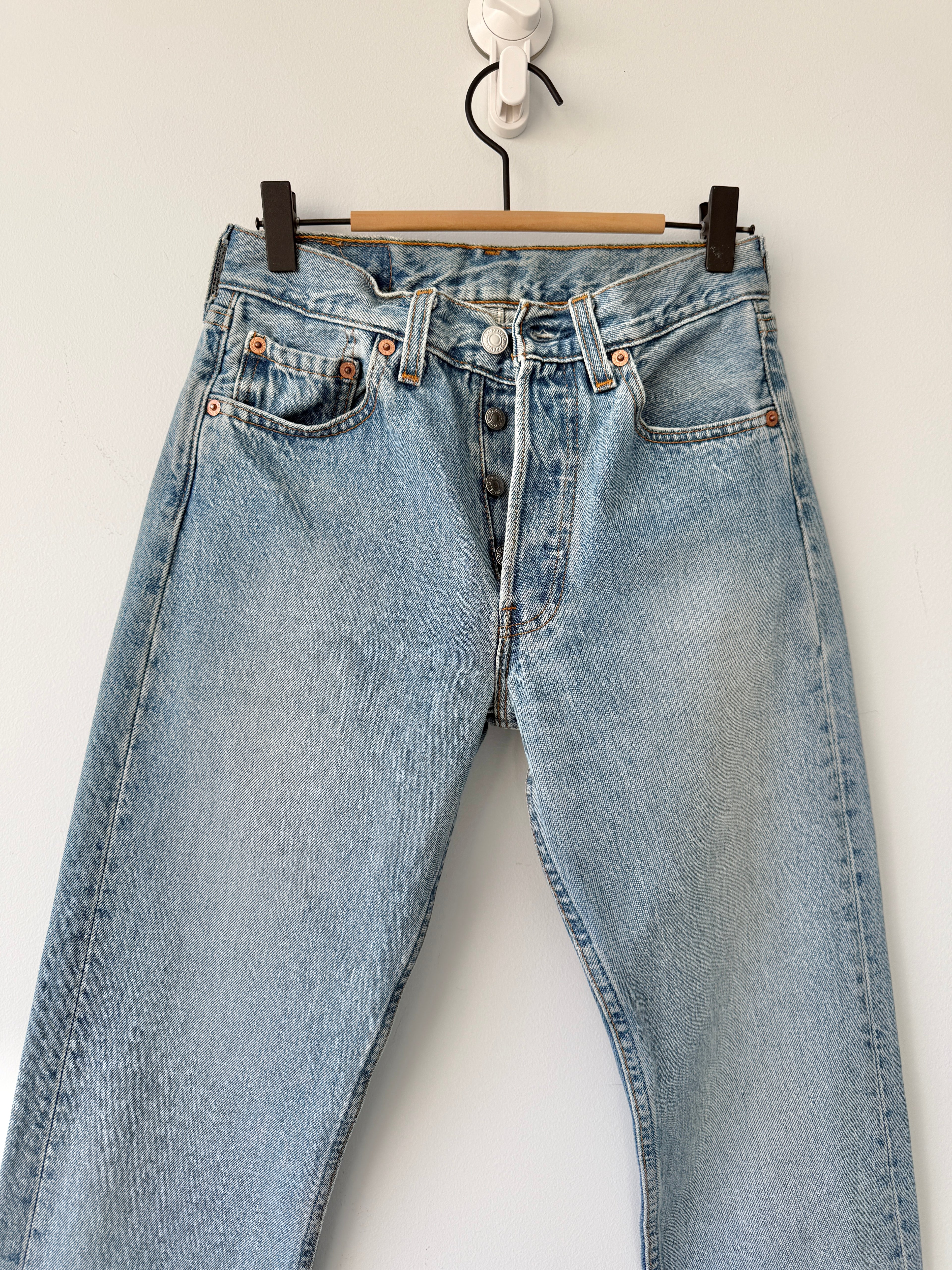 W26 L31 vintage Levis 501 24-26” measured medium blue 90s Levi’s 501s USA