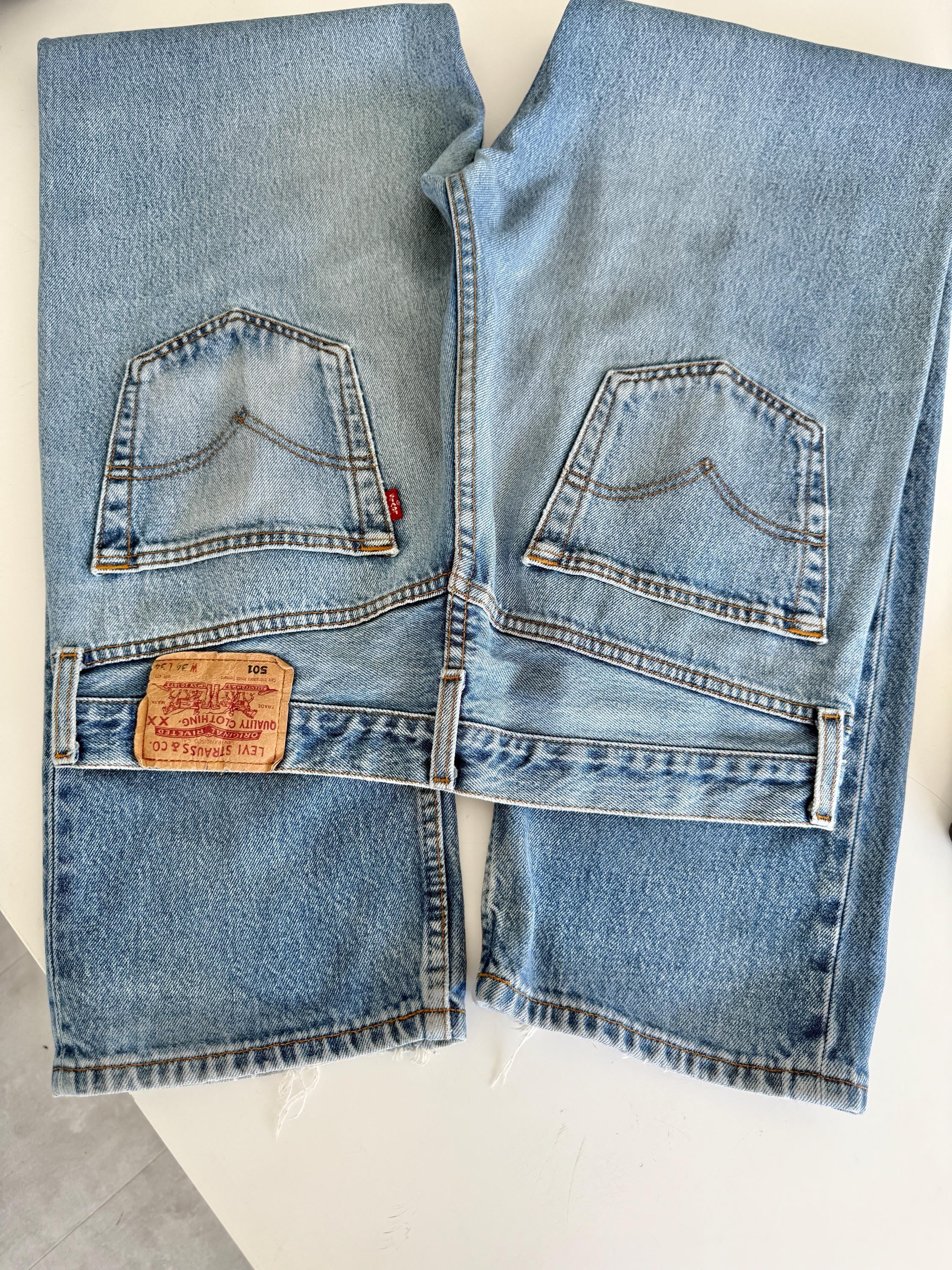 W33 L33 vintage Levis 501 32-33” measured waist medium faded lines blue made in y2k