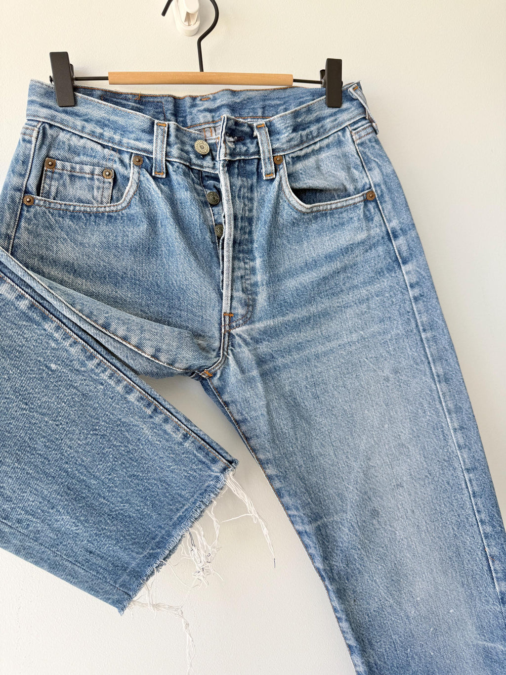 W27 L29 Levis 501 vintage 26-27” measured waist dark faded made blue made in 80s