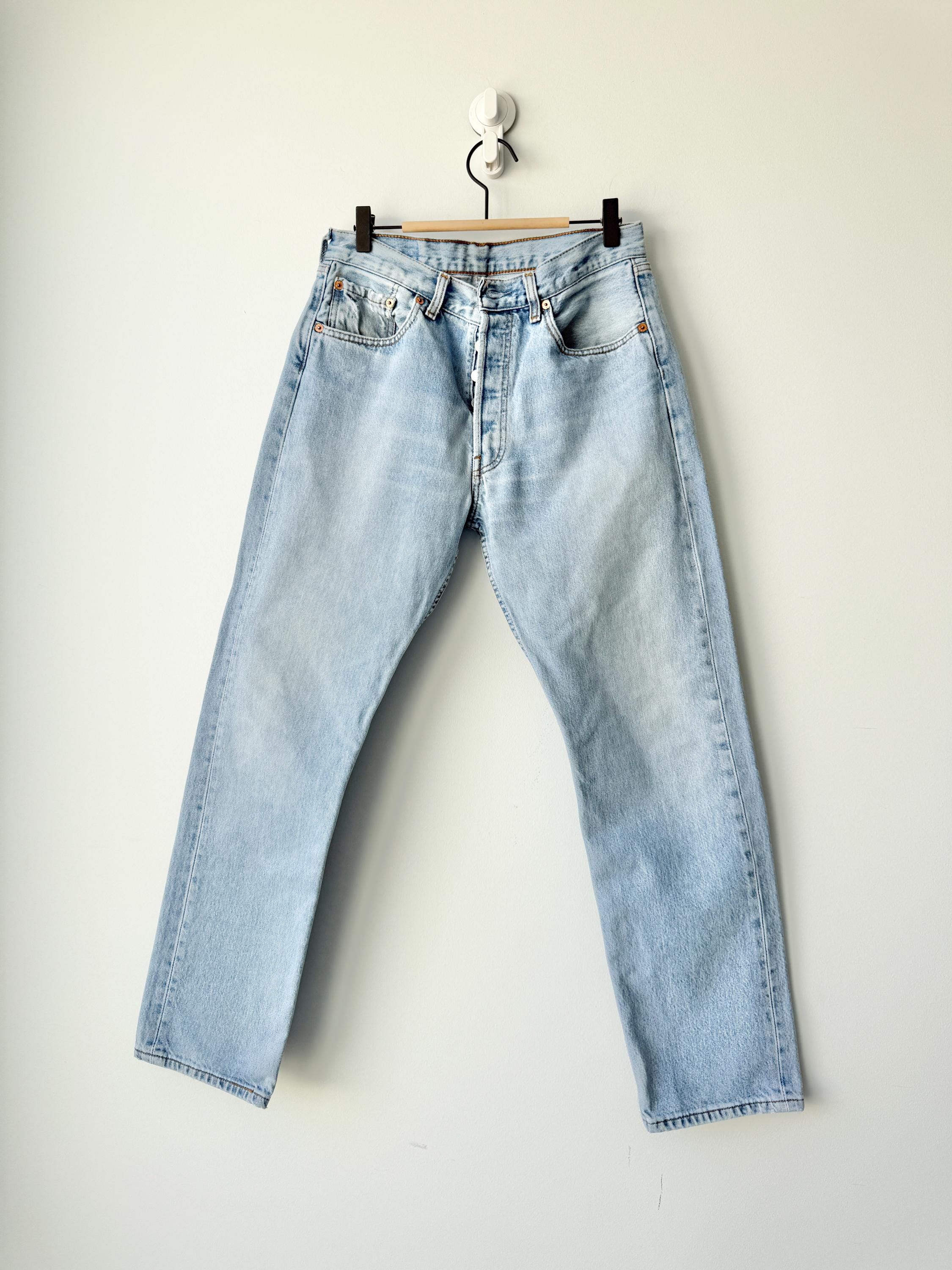 Levis 501s  vintage w29 L29 light blue 501s made in 90s straight leg jeans 501 28”/29” waist