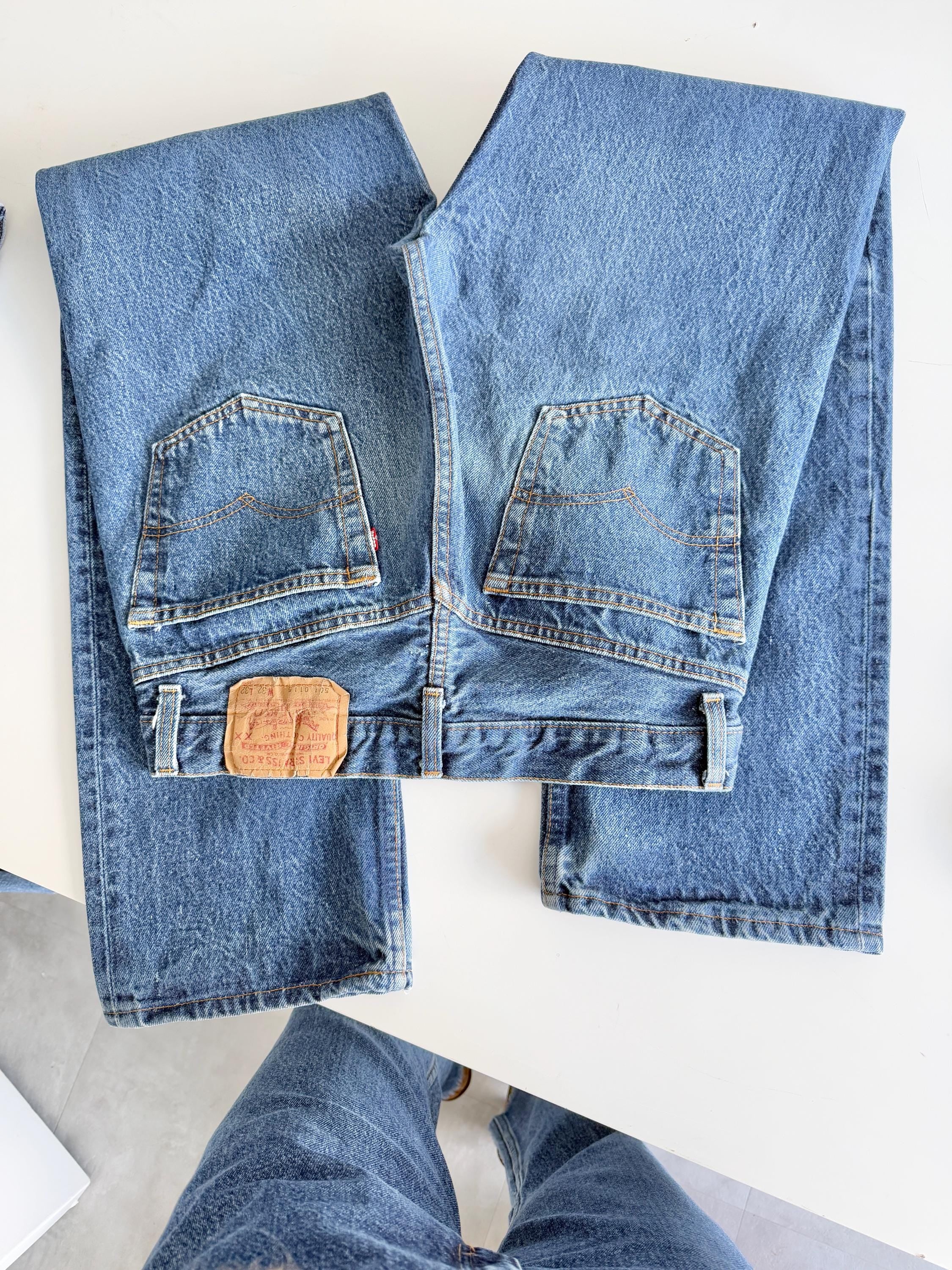 Levis 501s  vintage w30 L31 dark raw blue 501s made in USA 80s straight leg jeans 501 28”/30” waist