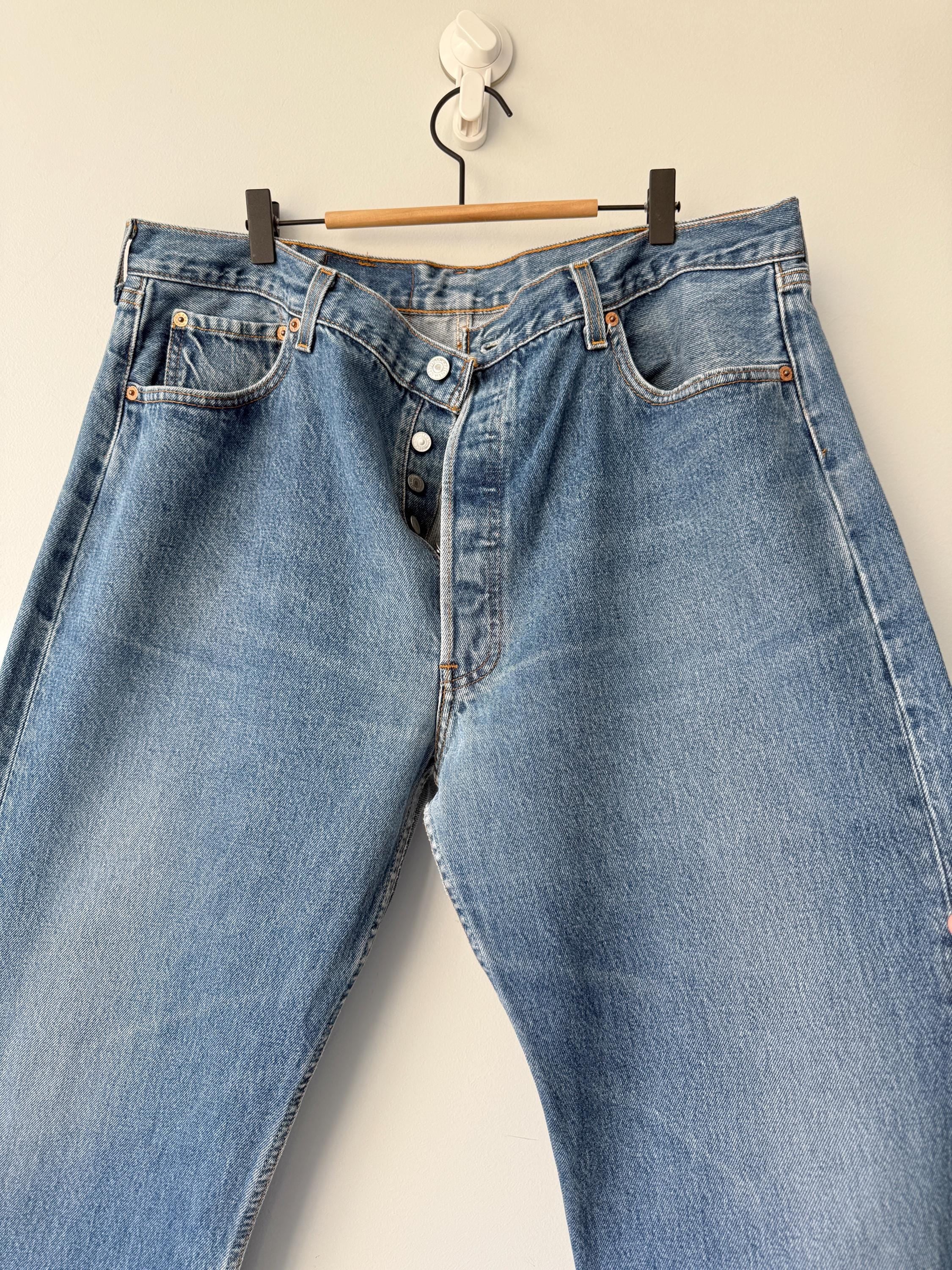 W38 L35 vintage Levis 501 37-38” measured waist medium dark blue made in USA 90s