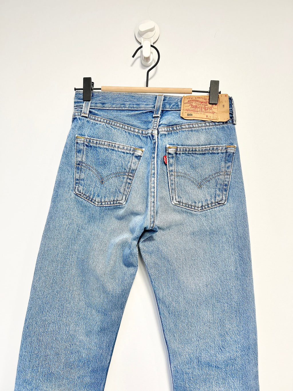 Levis 501 jeans w24 L29 medium blue denim faded blue wash made in USA blue 501 vintage 501s