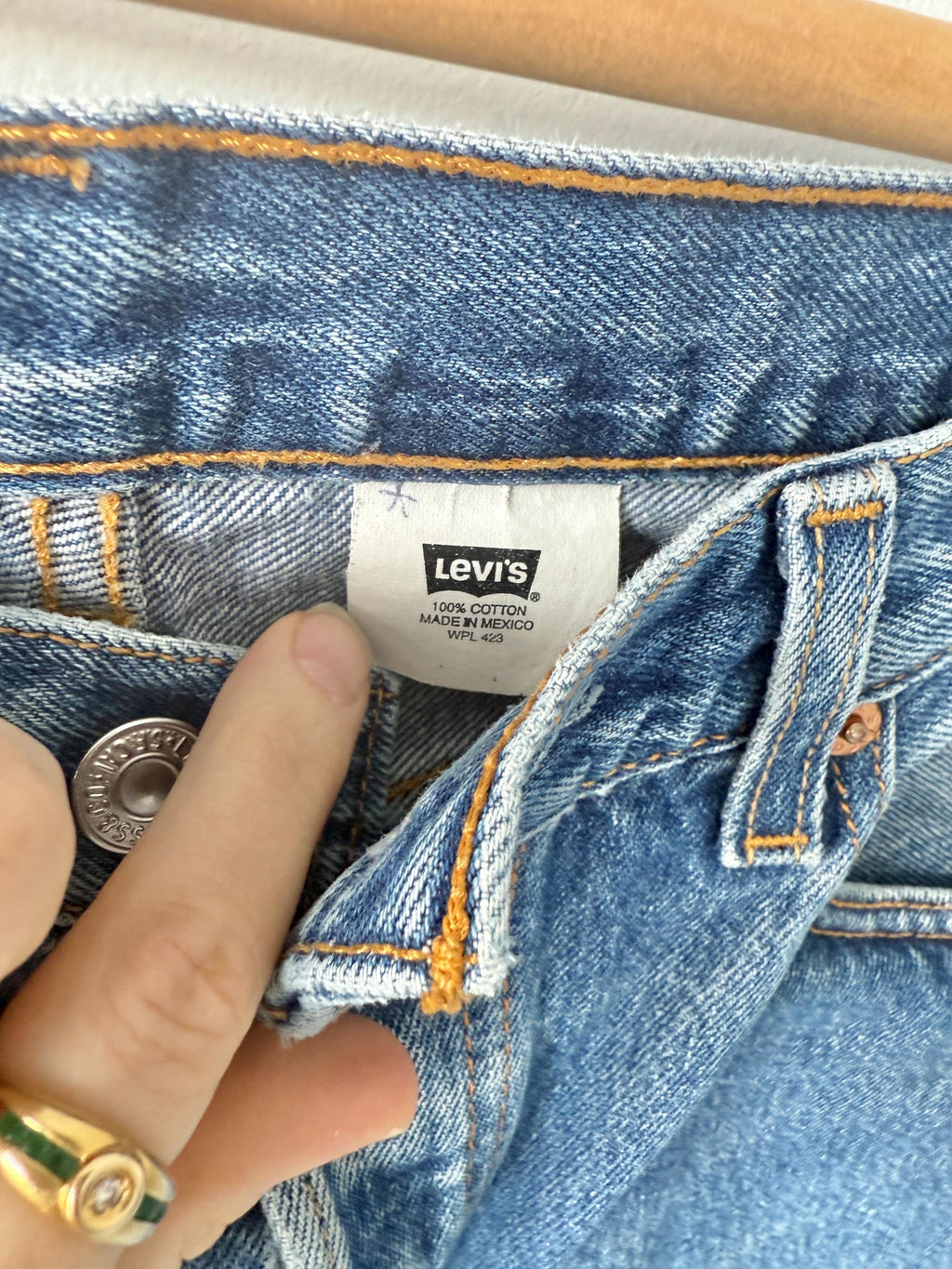 W31 L31 vintage Levis 501 30-31” measured dark Blue faded wallet mark made in y2k