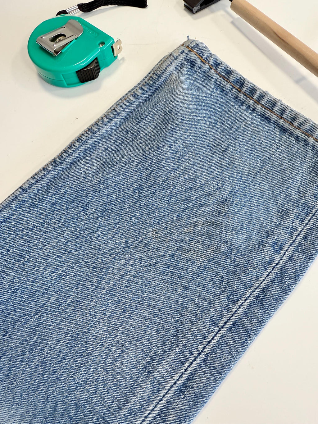 Softer w22 L27 Levis 501 vintage medium blue 90s denim straight leg jeans 501 21”/22” waist
