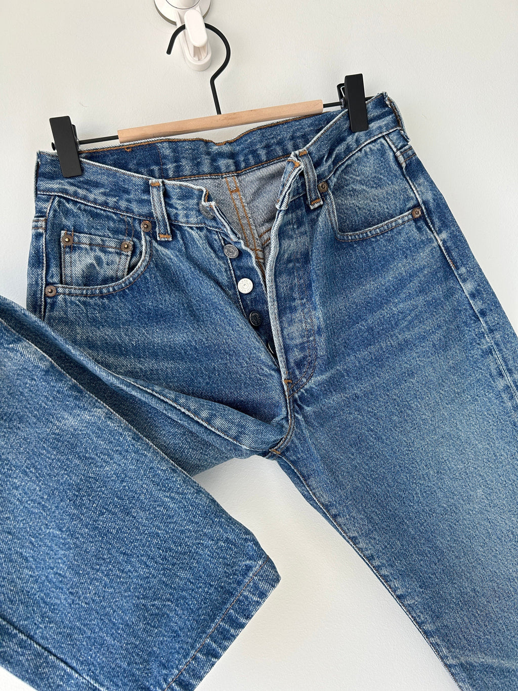 Levis 501 vintage w25 L27 Levi’s faded dark blue made in 80s straight leg 501 vintage Levi’s 501