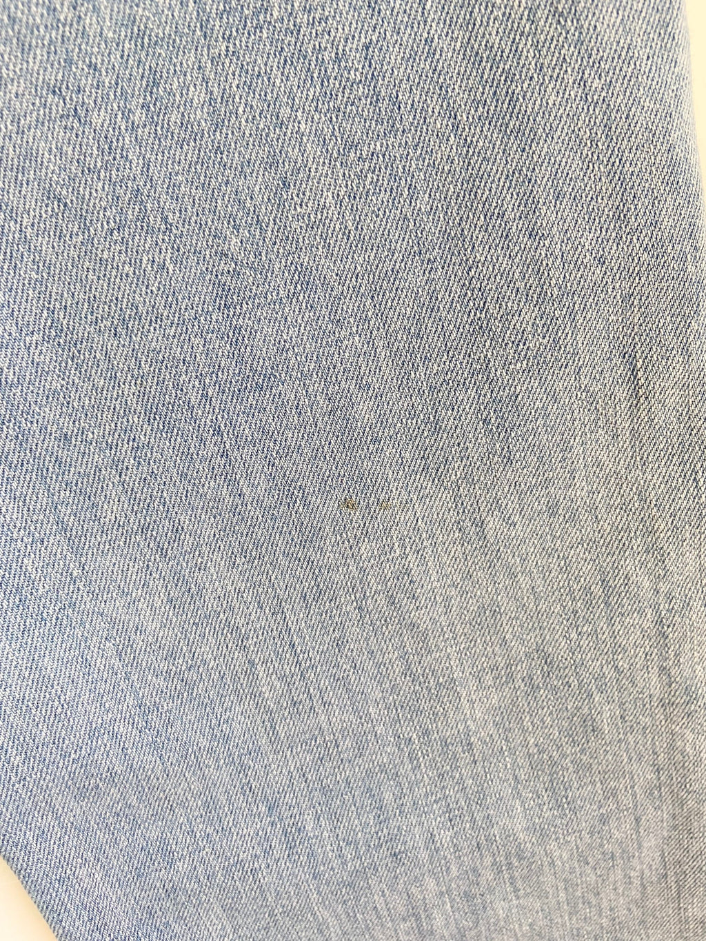 w26 L27 Vintage levis 501 made in Hungary