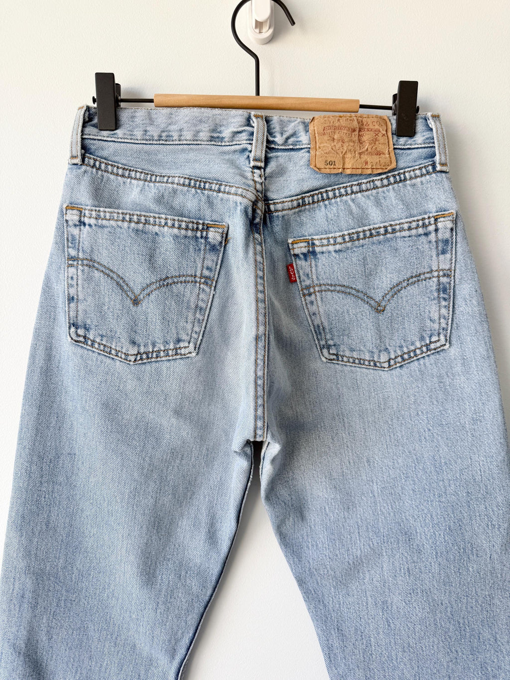 w25 L32 Vintage Levi’s 501 made in France 90s straight leg vintage levis 501