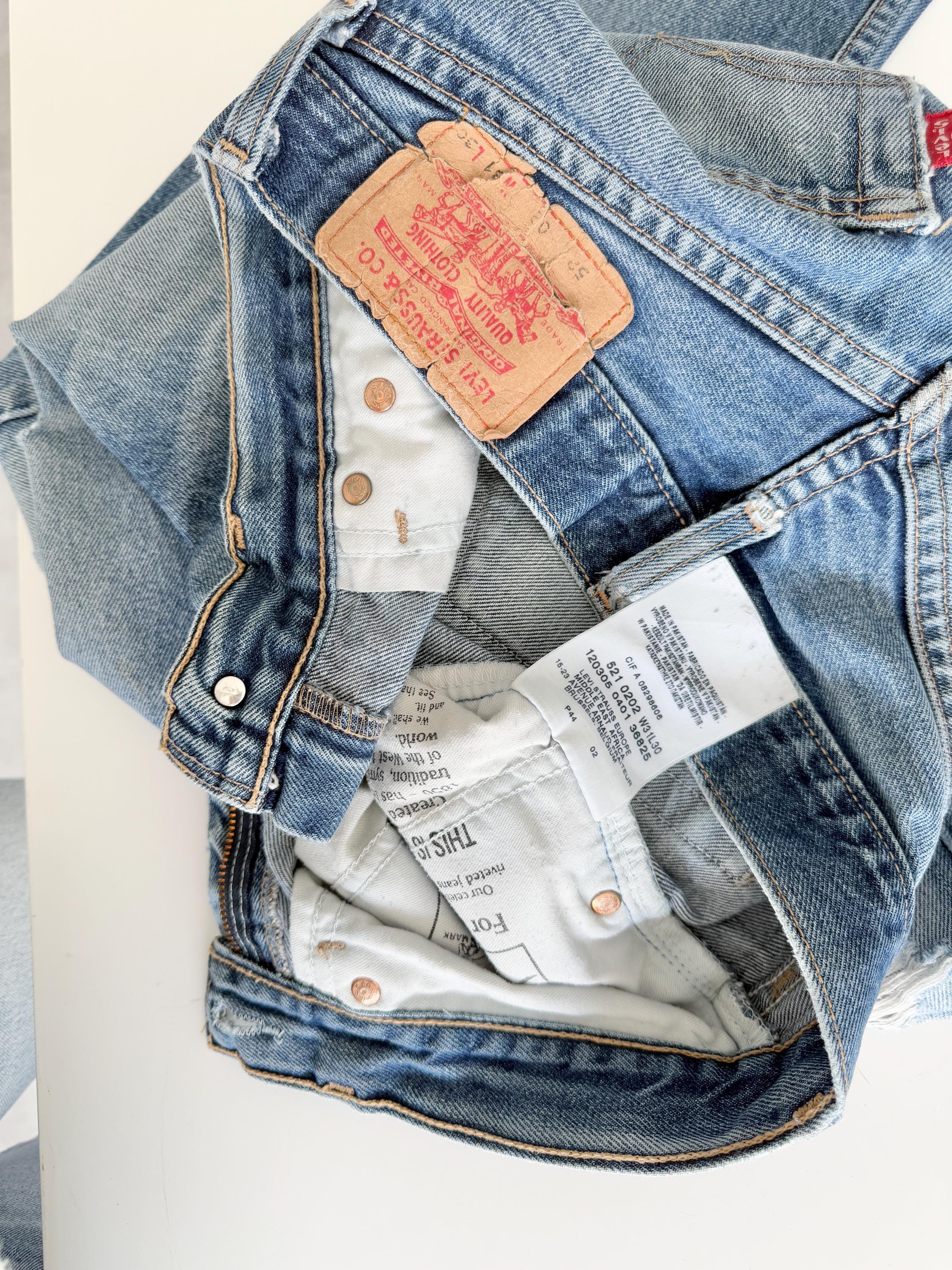 Levis 521 vintage w28/29 L28 dark faded blue 521 made in y2k straight leg jeans 521 28”/29” waist