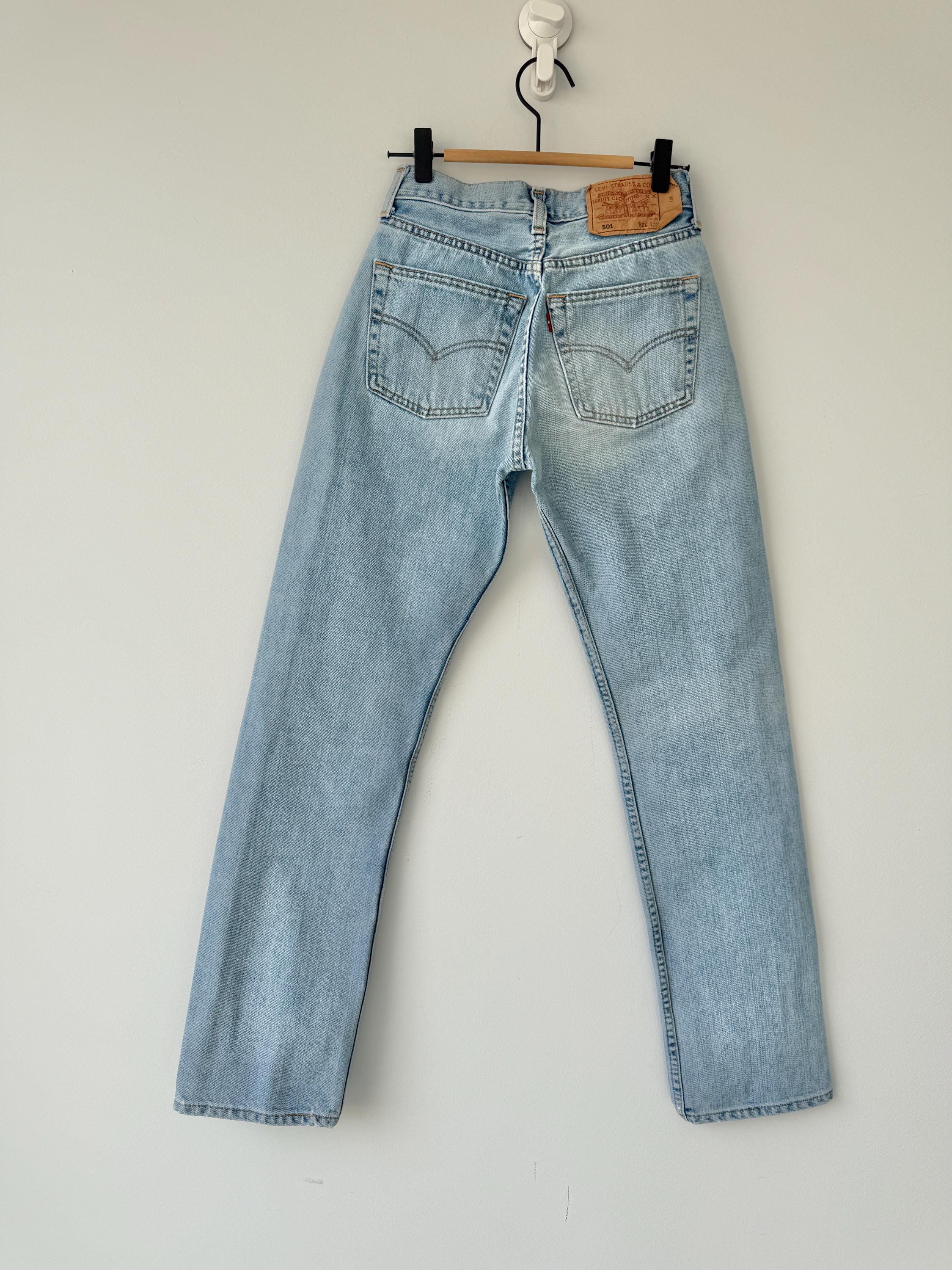 W24 L30 Levis 501 vintage 23-24” measured waist light blue made in y2k