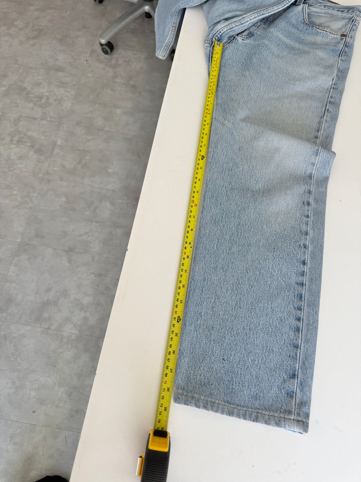 W31 L28 vintage Levis 501 light blue 30/31” measured waist 501s 90s USA