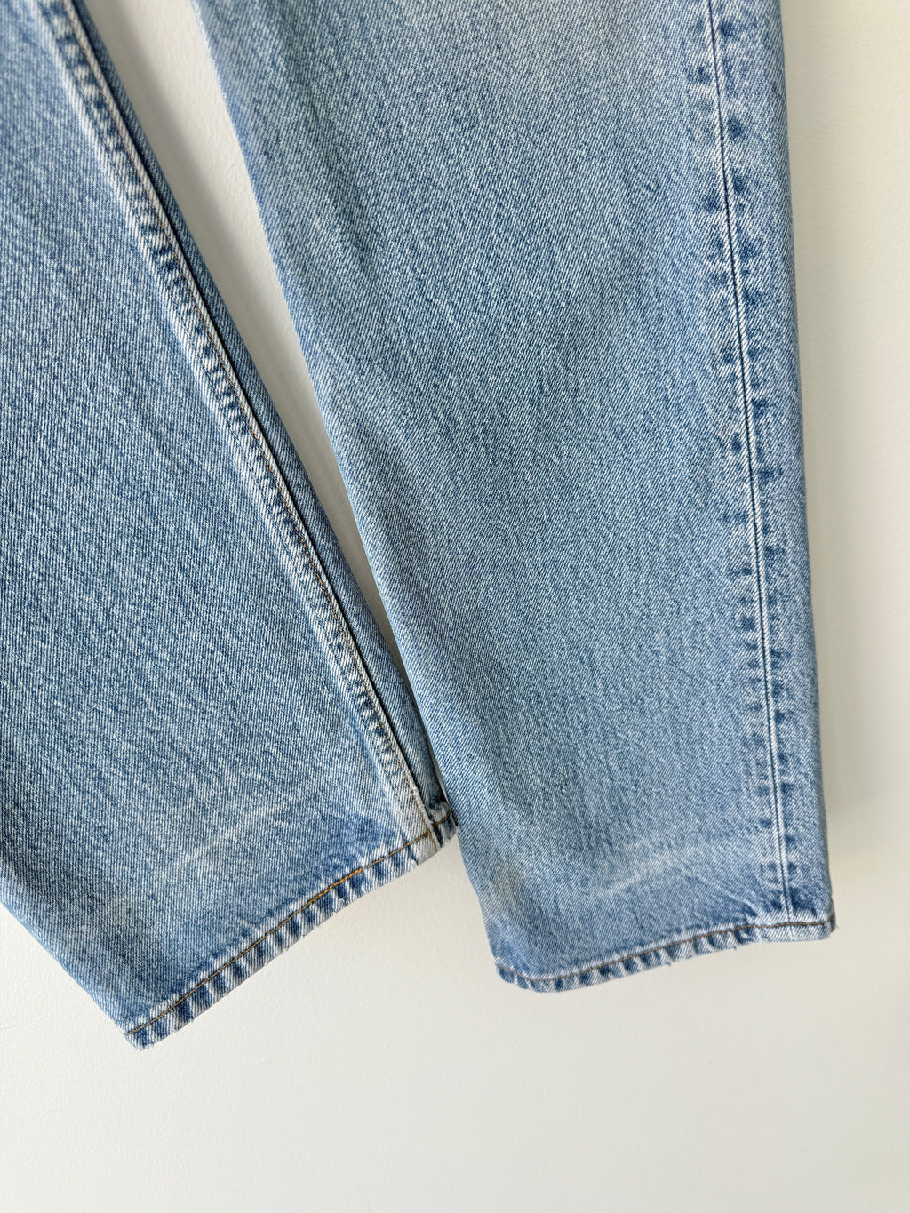 W28 L30 vintage Levis 501s 27/28” medium blue denim Levi’s 501s Y2K