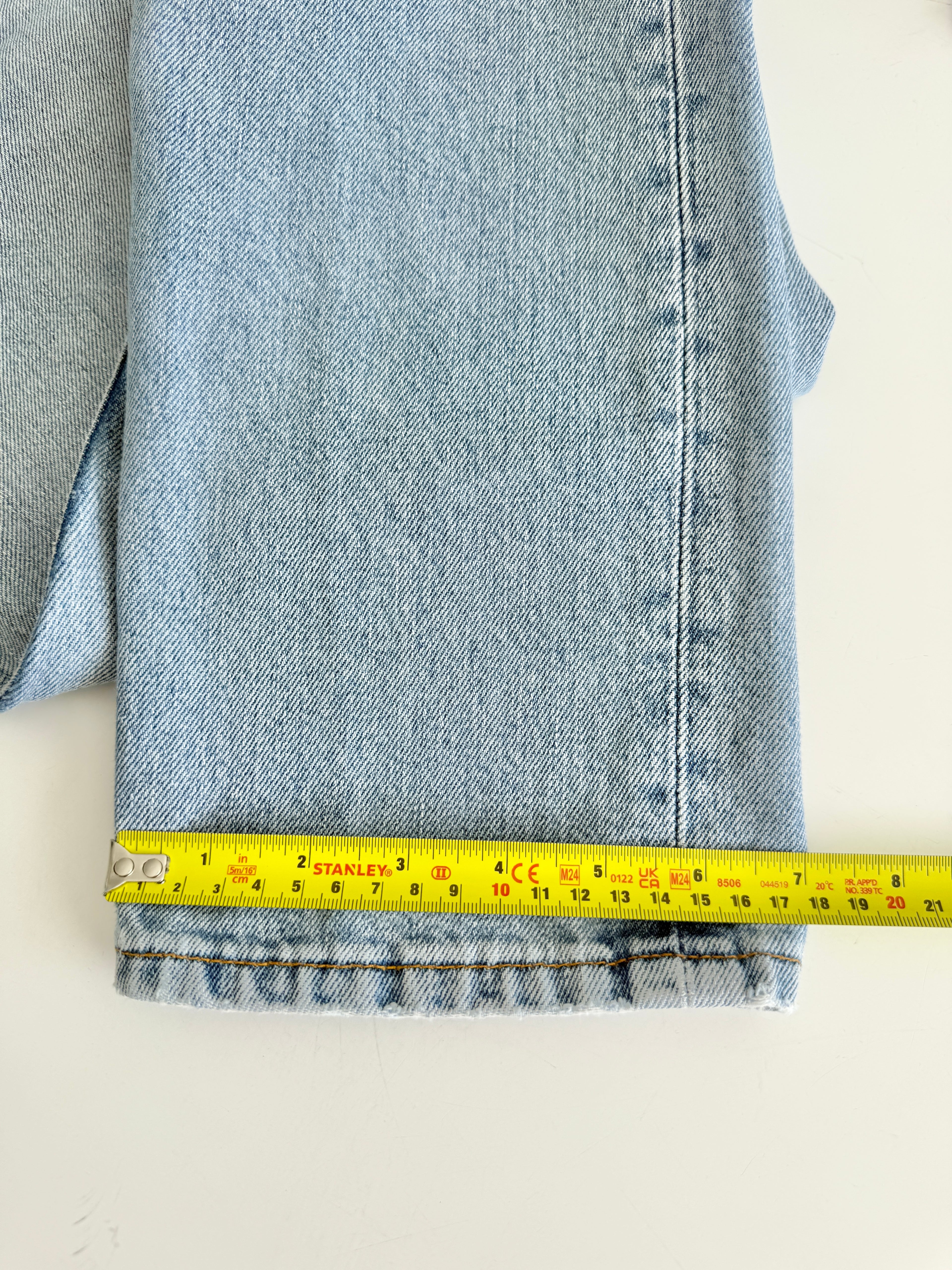Soft W25 L31 vintage Levis 501 25” measured waist light blue 501s made in 90s