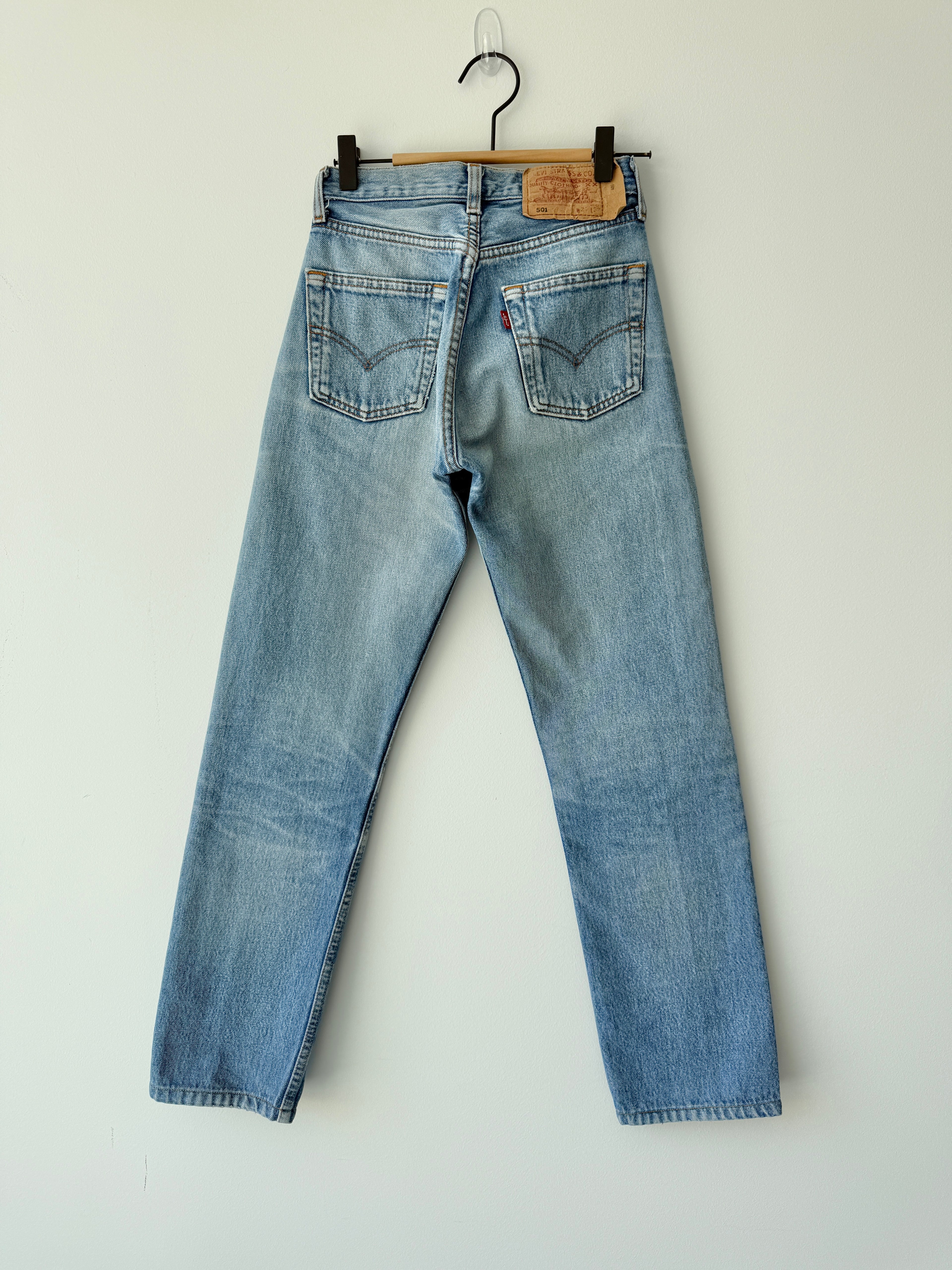 Soft W23 L29 vintage Levis 501 22-24” measured waist medium faded whisker blue 501s 90s
