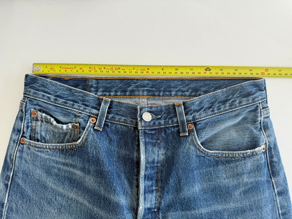 W31 L31 vintage Levis 501 31” measured waist dark blue whiskers Y2K 501s