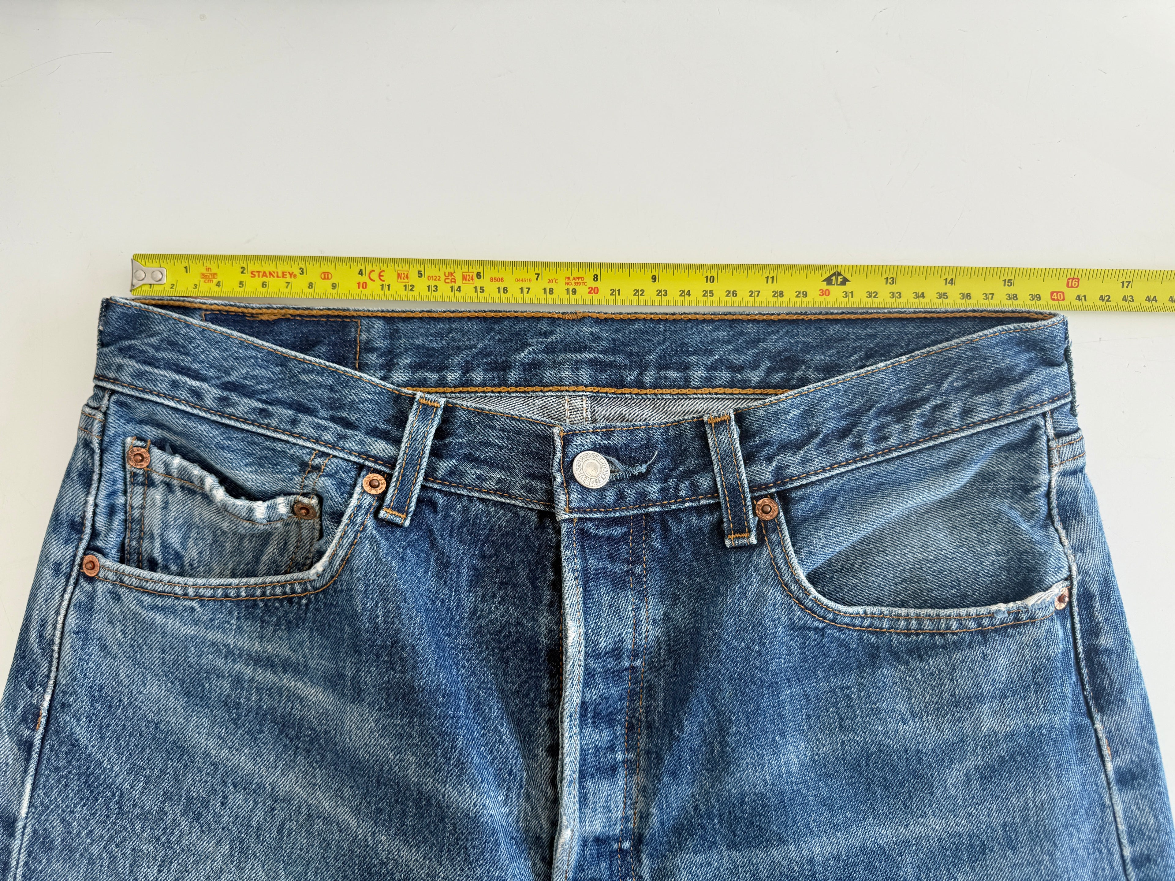 W31 L31 vintage Levis 501 31” measured waist dark blue whiskers Y2K 501s