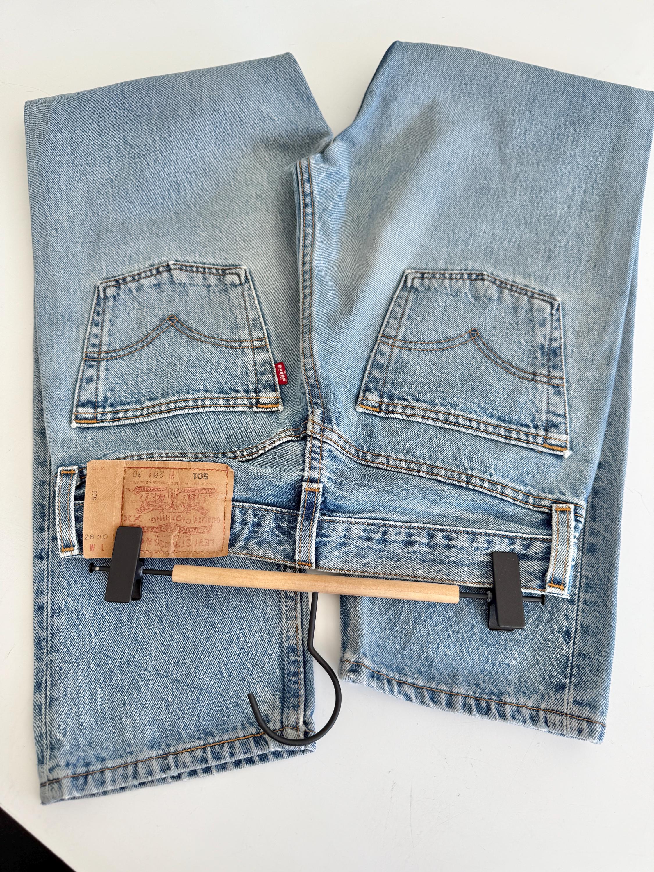 W27 L29 Levis 501 vintage 26-27” measured waist medium blue made in USA 90s for women tag