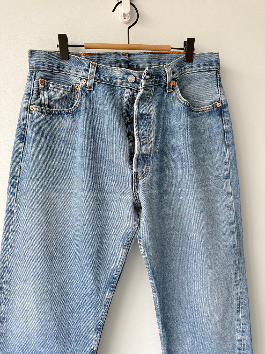 W33 L33 vintage Levis 501 32/33” measured medium blue faded 90s USA Levi’s 501s