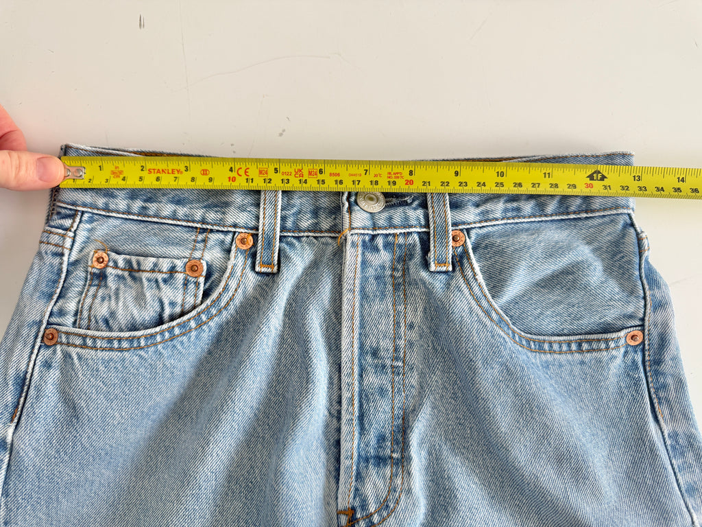 W25 L29 vintage Levis 501 24-25” light blue 90s Levi’s 501s