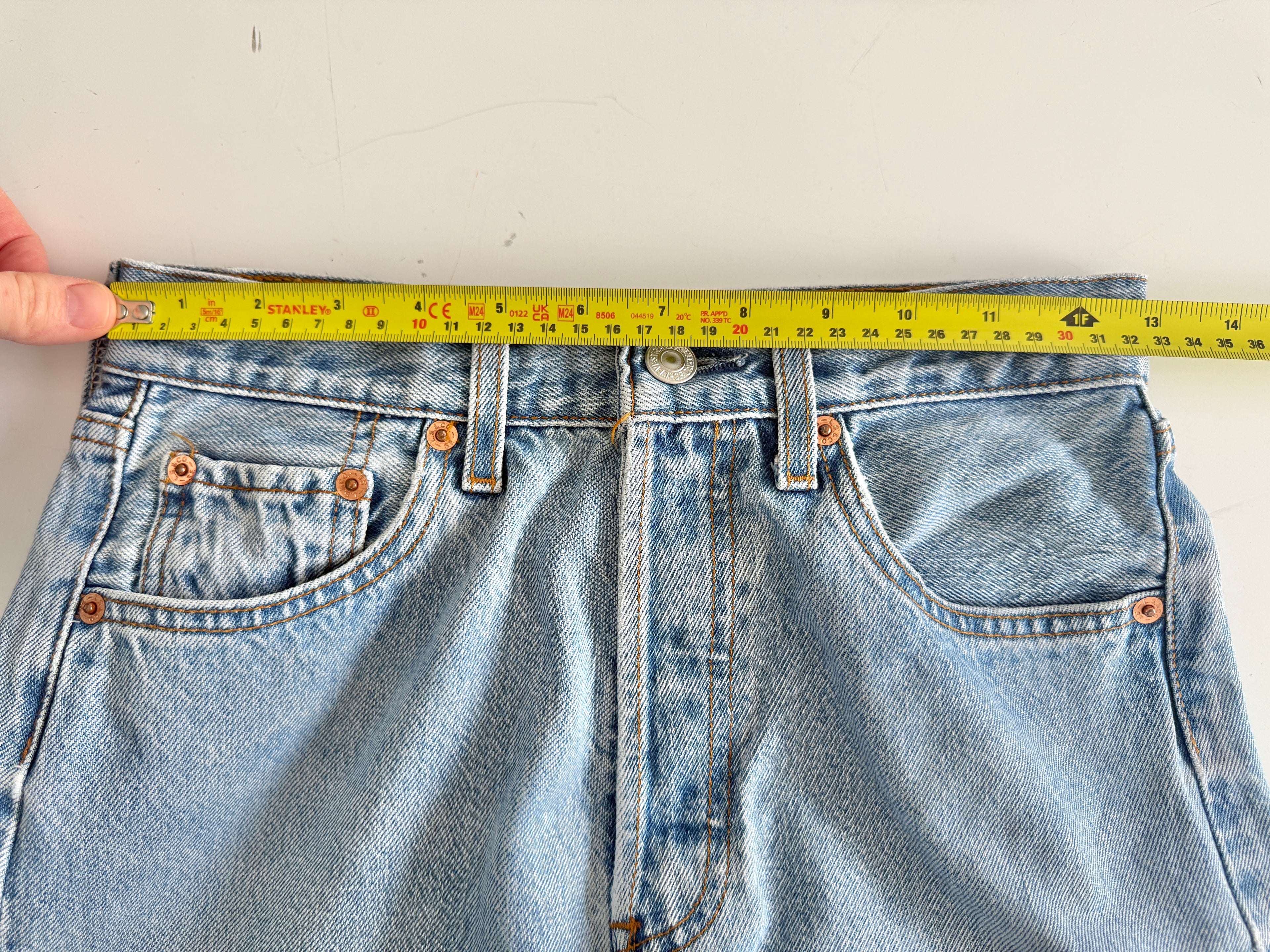 W25 L29 vintage Levis 501 24-25” light blue 90s Levi’s 501s