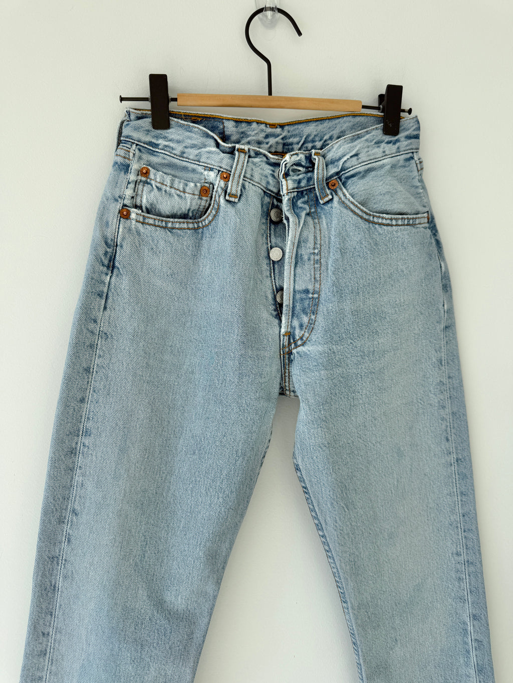 W25 L31 vintage Levis 501 24/25” measured waist light blue 90s 501s